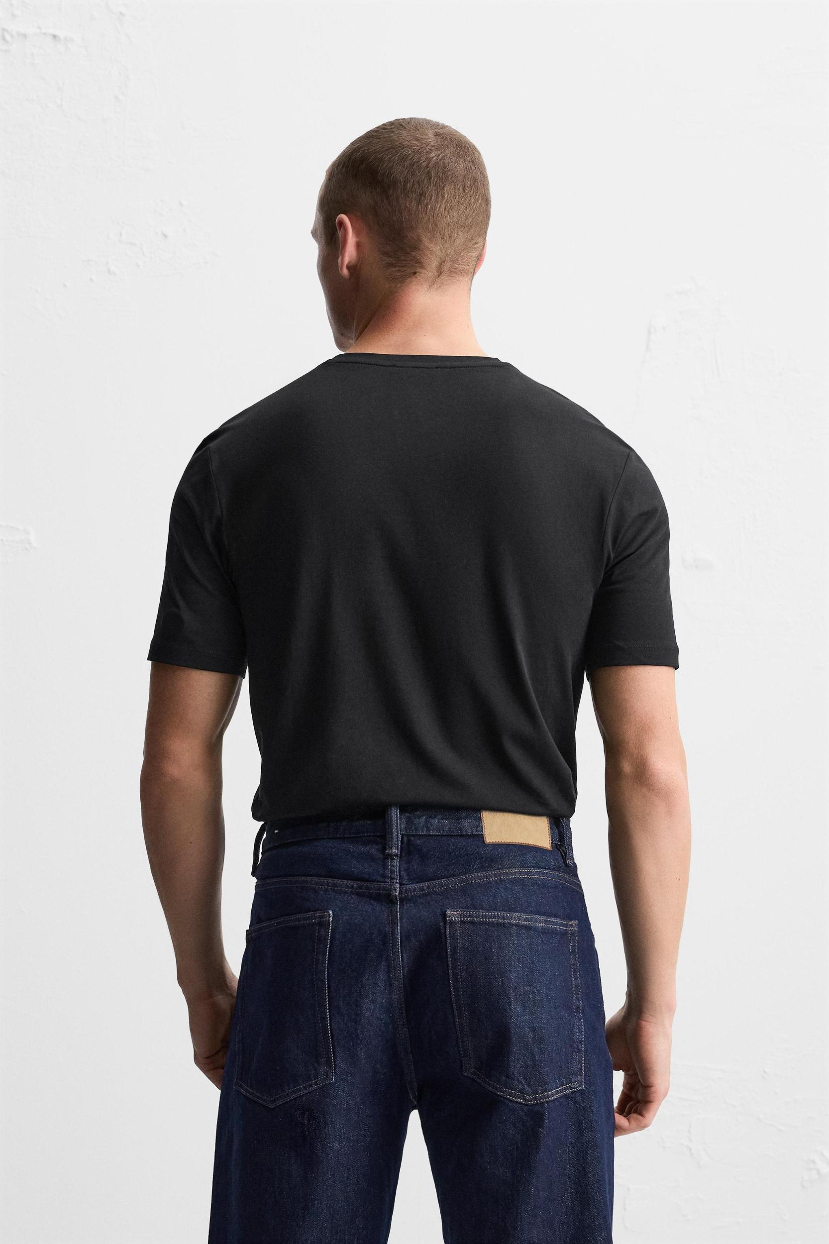 BASIC V-NECK T-SHIRT Product Image