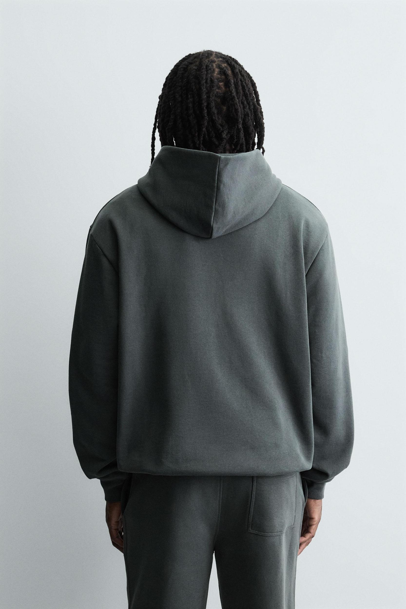 BASIC HOODIE SWEATSHIRT Product Image