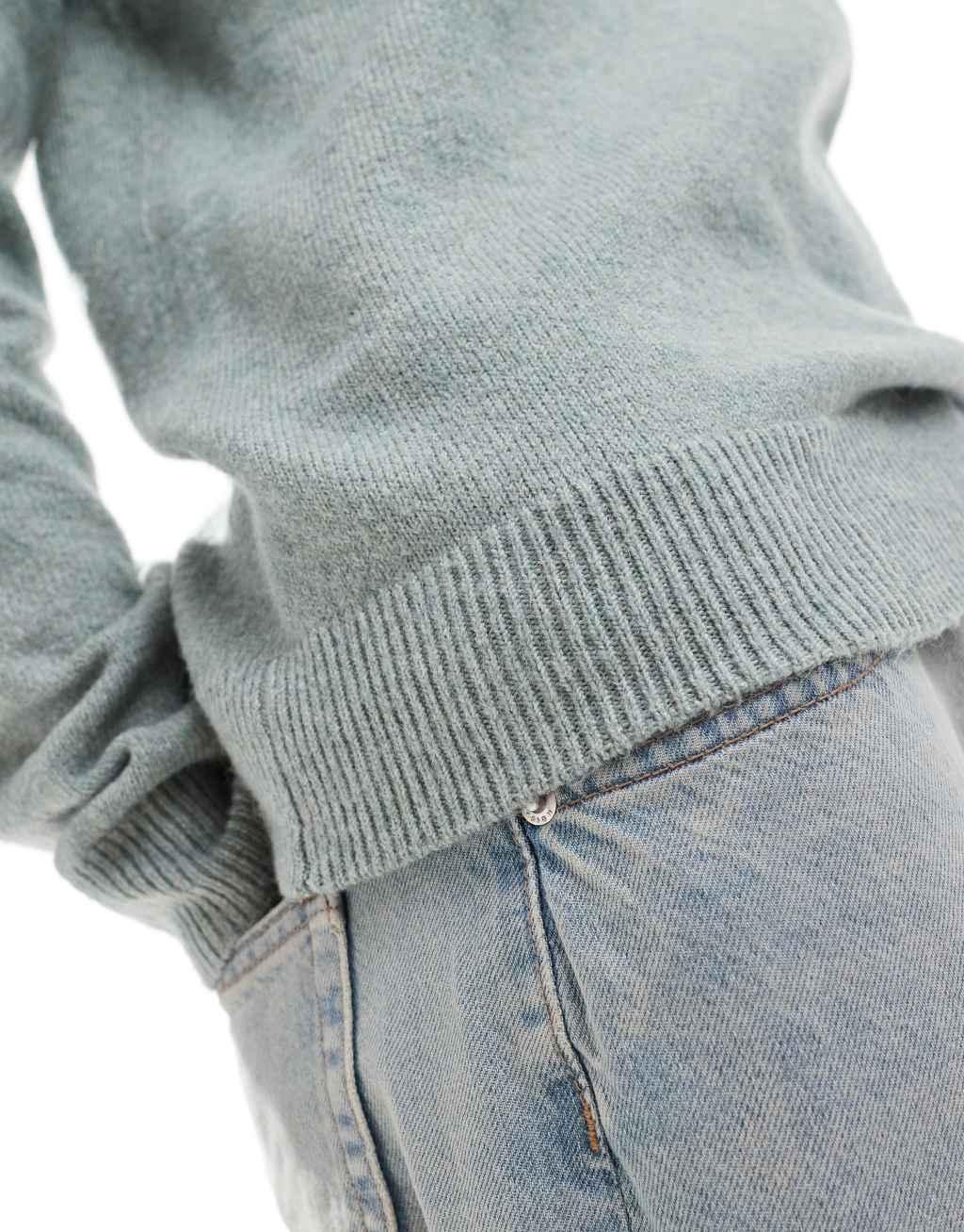 ONLY crew neck knitted sweater in chinois green melange Product Image