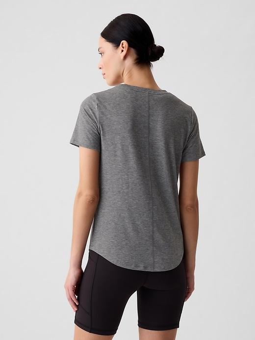 GapFit Breathe T-Shirt Product Image