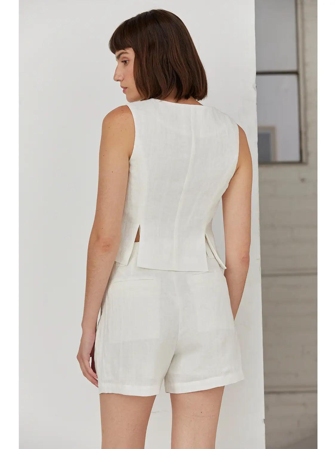 Lined Pleated Linen Shorts Product Image