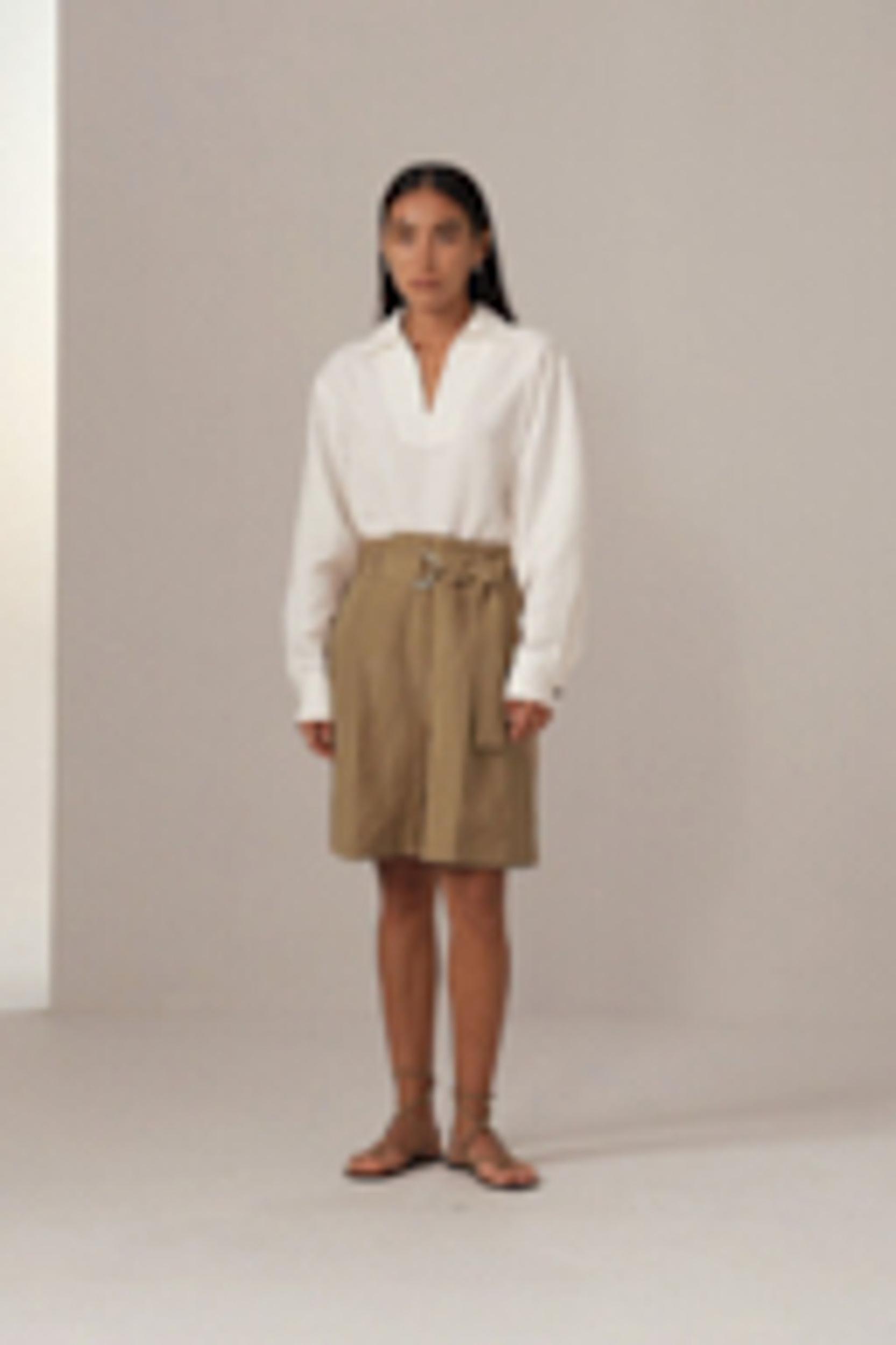 Chic Silk-Linen Blend Bermuda Shorts Product Image