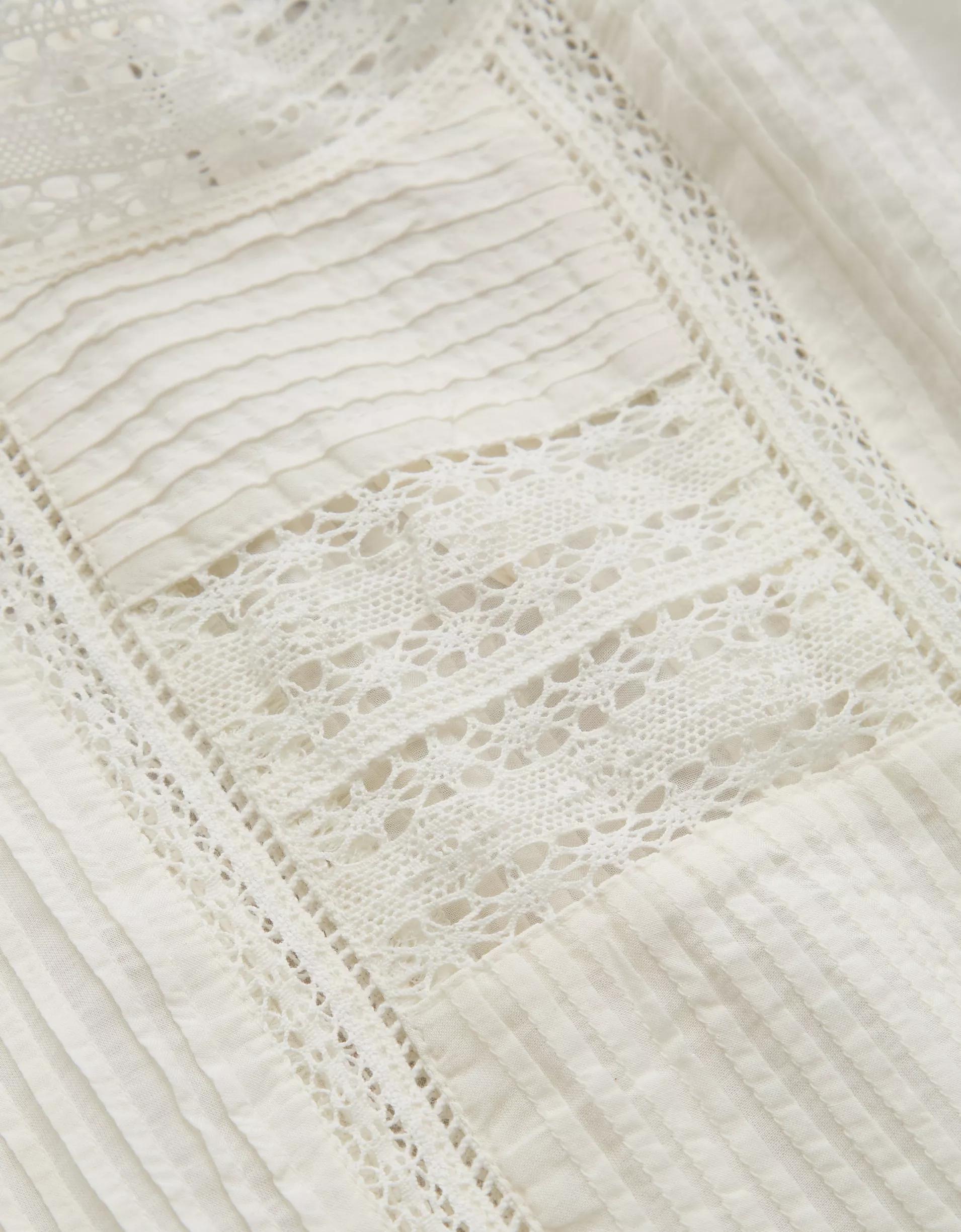 AE77 Premium Lace Peasant Blouse Product Image