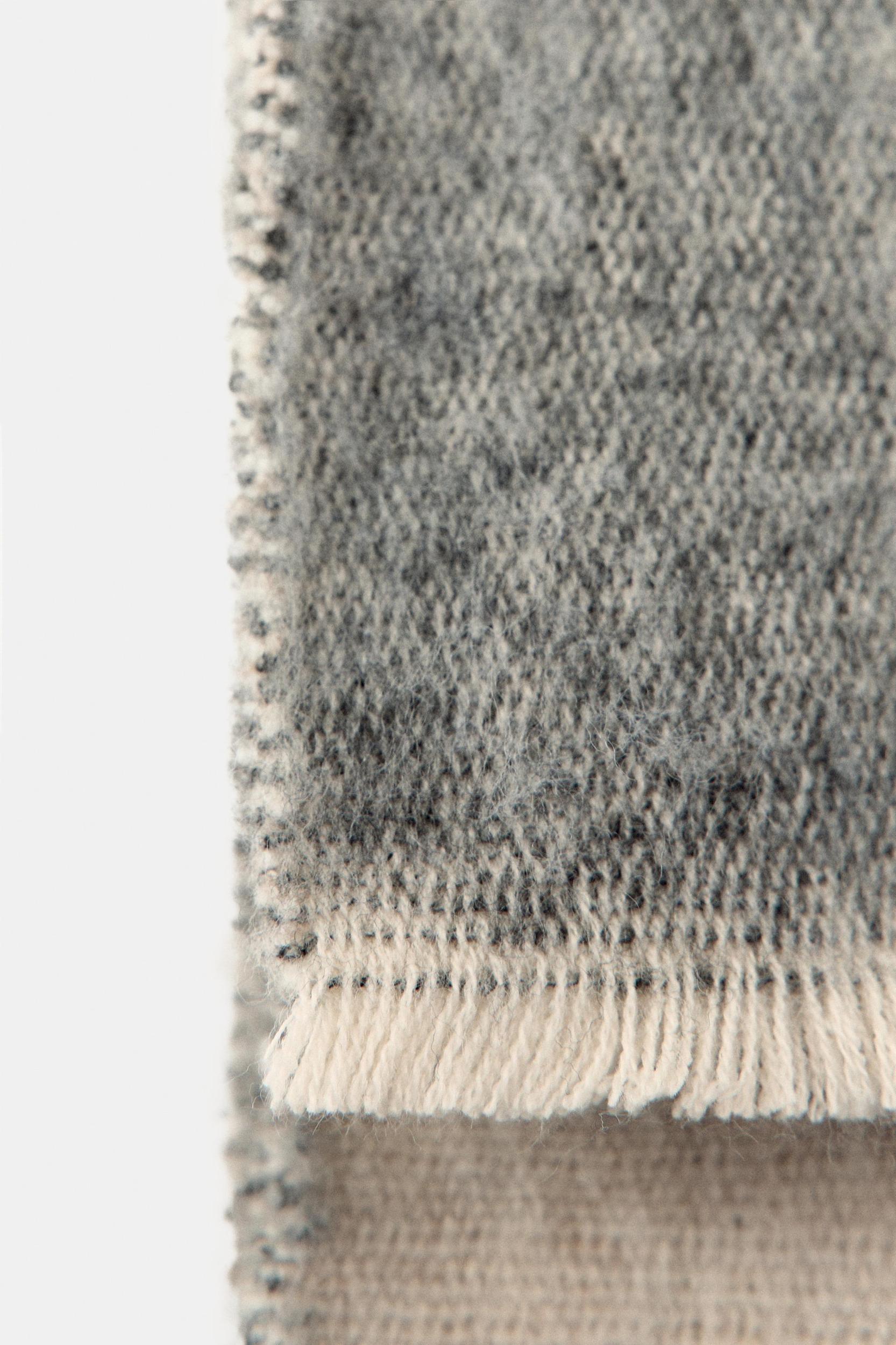JACQUARD SCARF Product Image