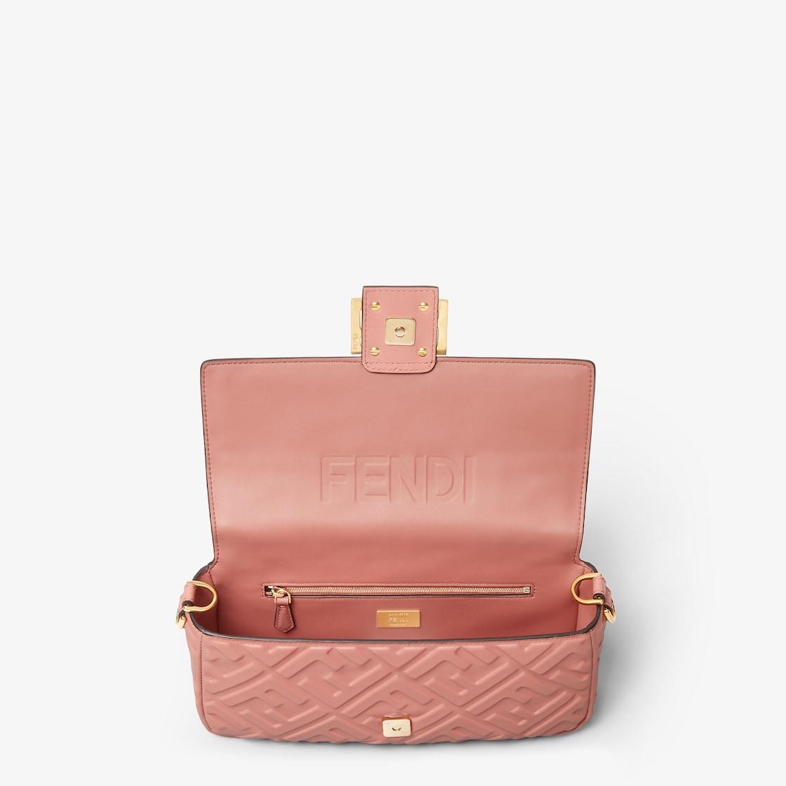 BaguettePink leather bag Product Image