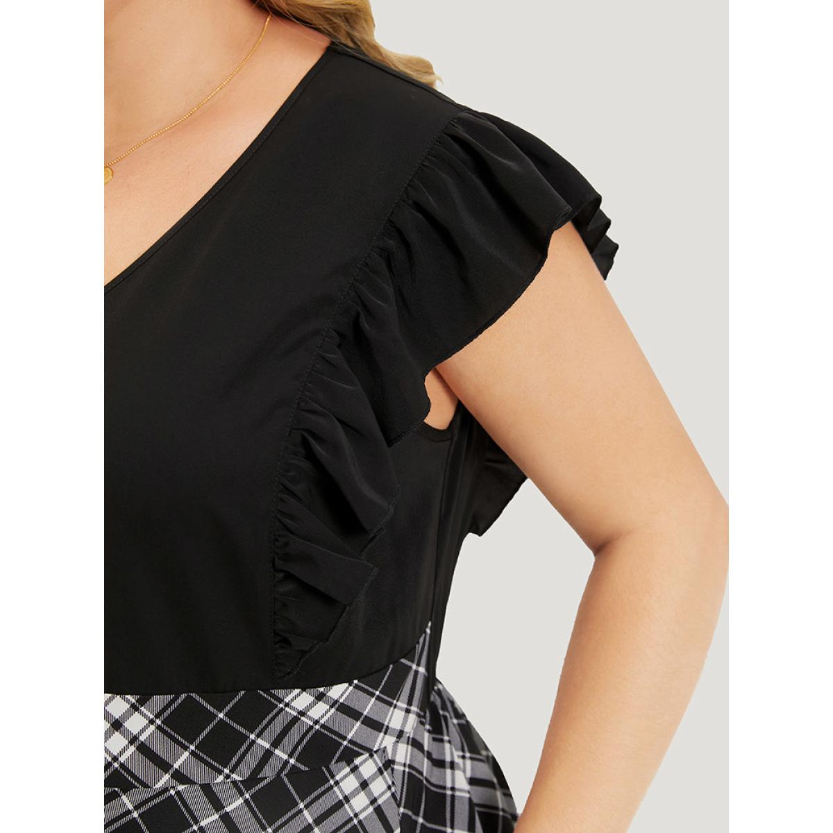Plus Size Plaid Patchwork Pocket Ruffle Cap Sleeve Dress Black Women Elegant Patchwork V-neck Cap Sleeve Curvy Knee Dress BloomChic 28/5X Product Image