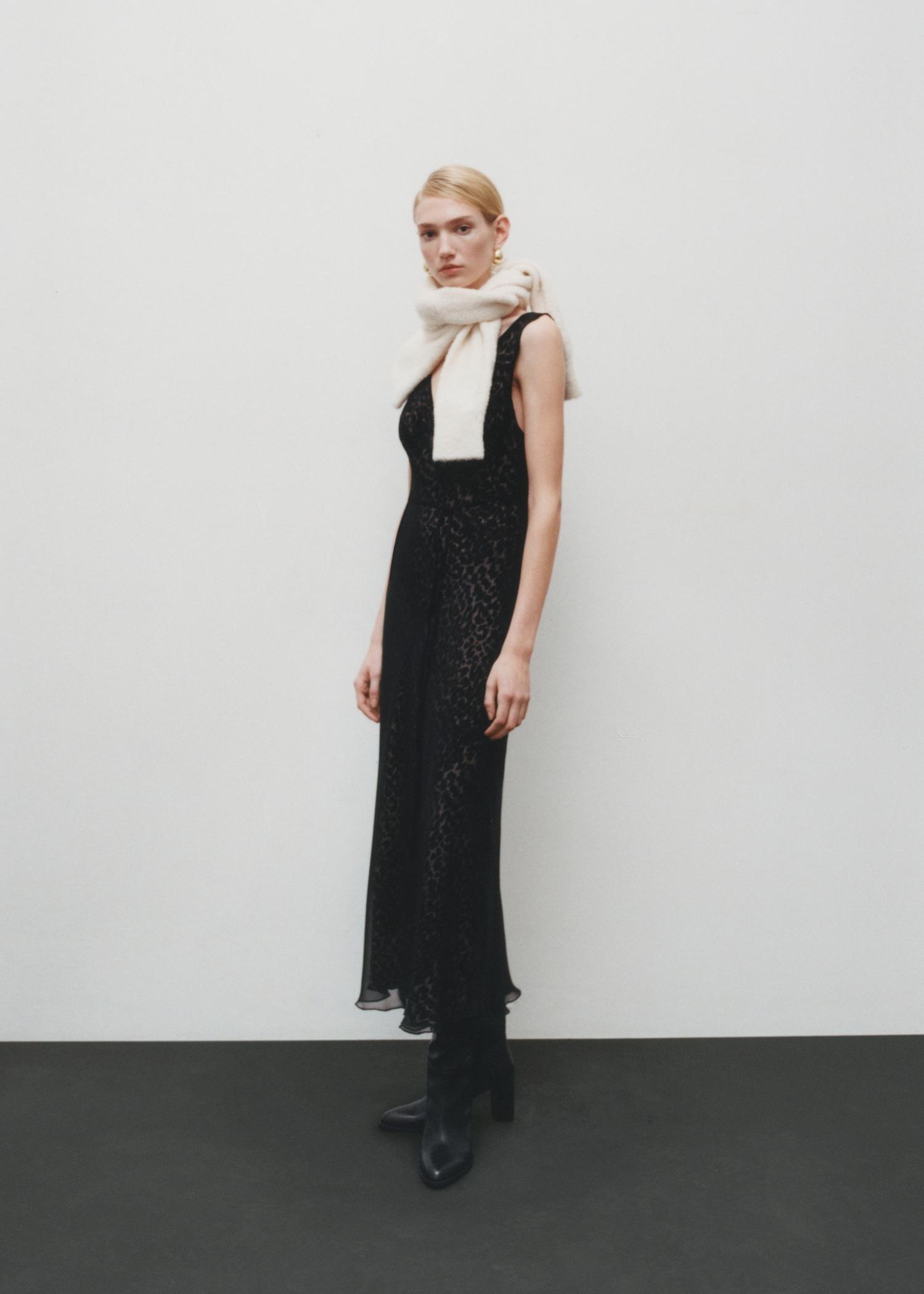 Leopard V-neck dress - Women | MANGO USA Product Image