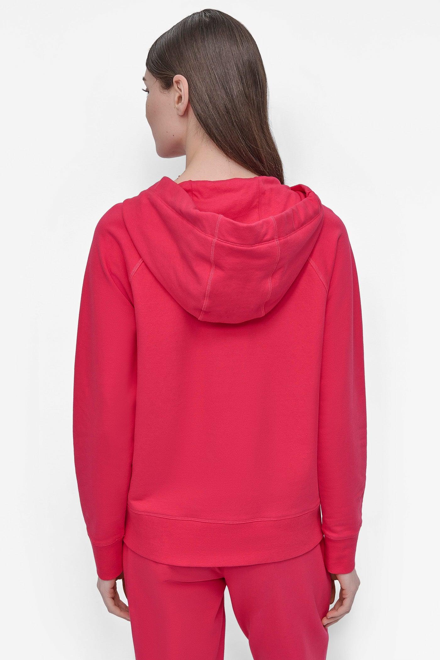 LOGO DRAWSTRING PERFORMANCE HOODIE Product Image