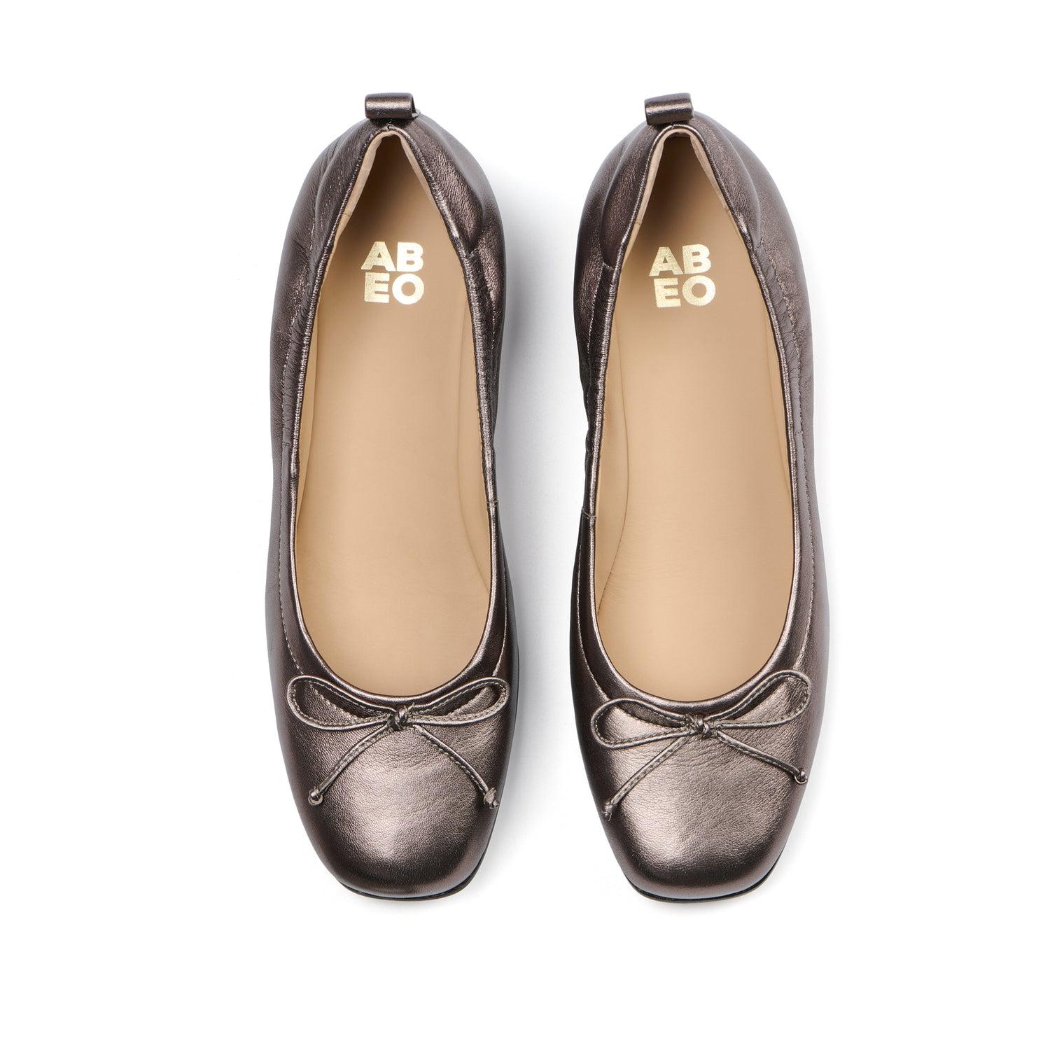 Cadence Bow Metatarsal Female Product Image