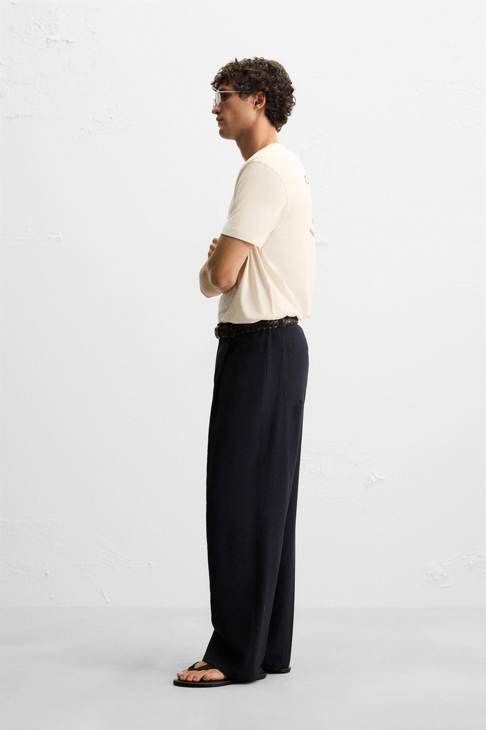 CONTRAST GRAPHIC T-SHIRT Product Image