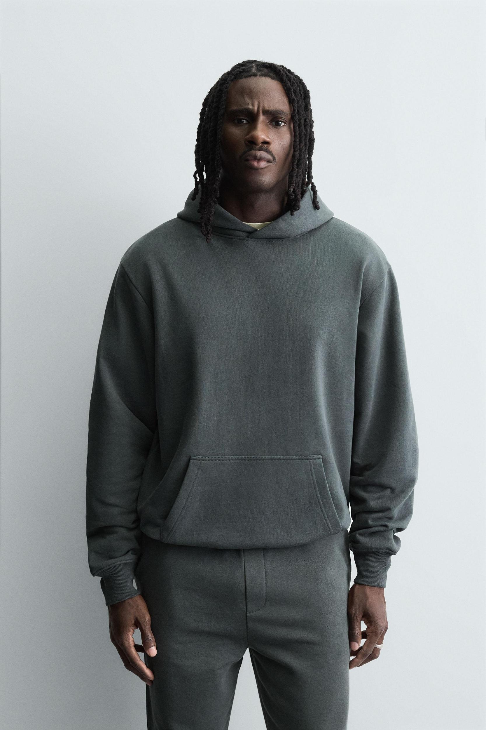 BASIC HOODIE SWEATSHIRT Product Image