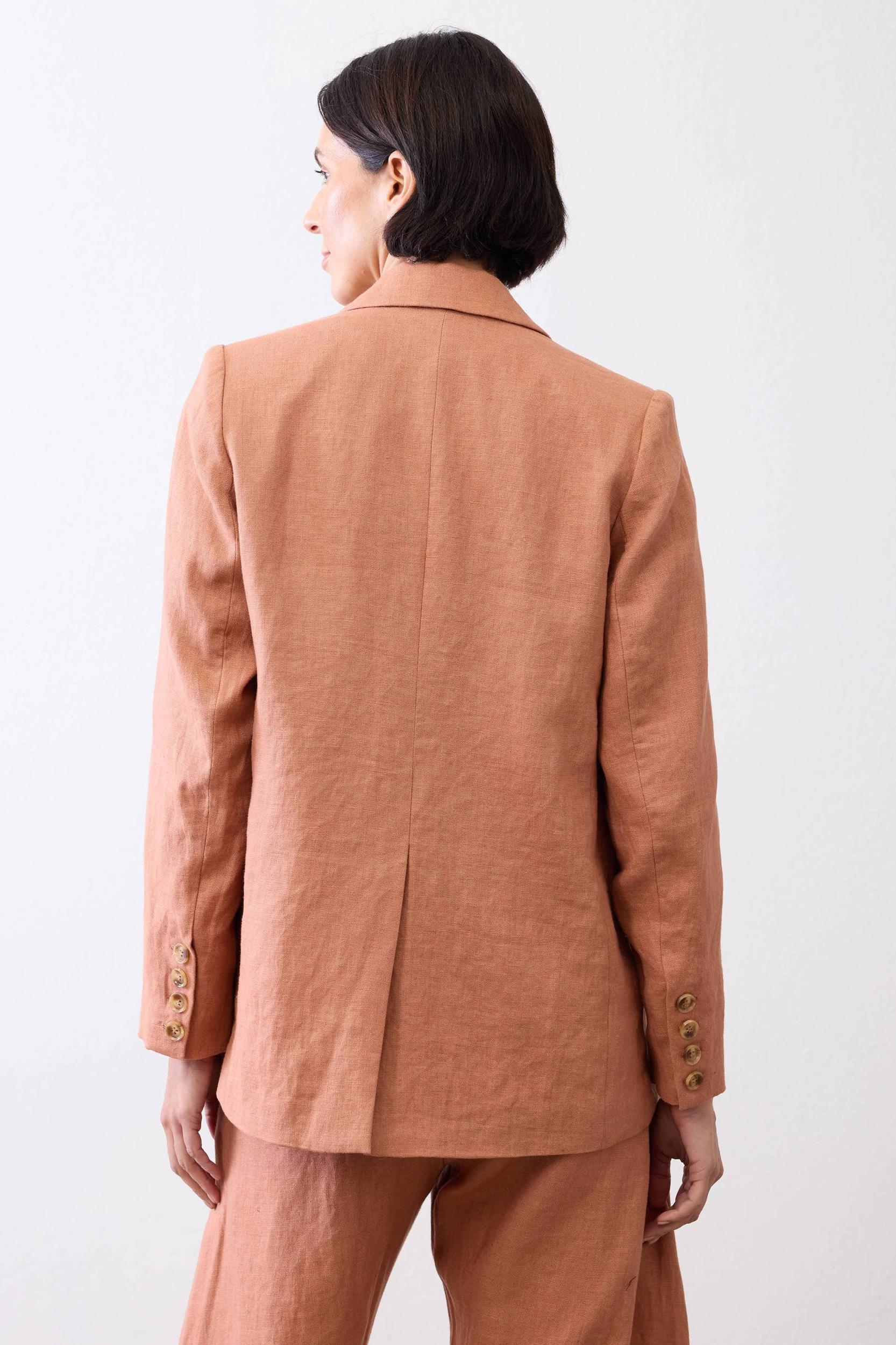 The Linen Classic Blazer That Upgrades You Product Image