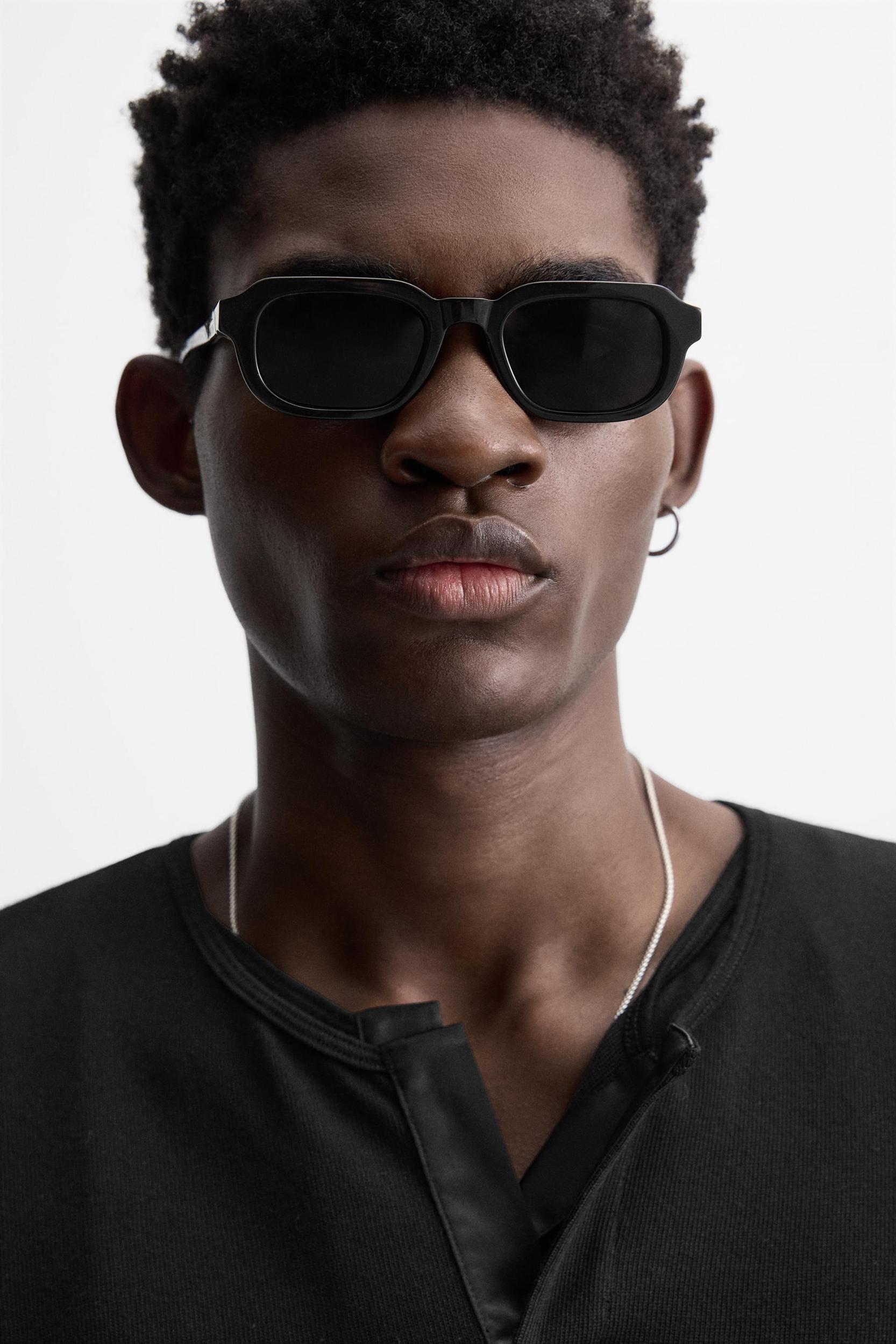 SEMI-SHEER T-SHIRT WITH FRONT OPENING Product Image