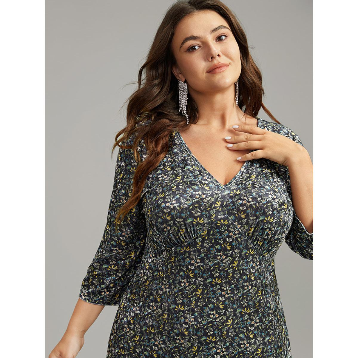Plus Size Velvet V Neck Ditsy Floral Split Hem Dress Black Women Glamour Printed V-neck Elbow-length sleeve Curvy Midi Dress BloomChic 28/5X Product Image