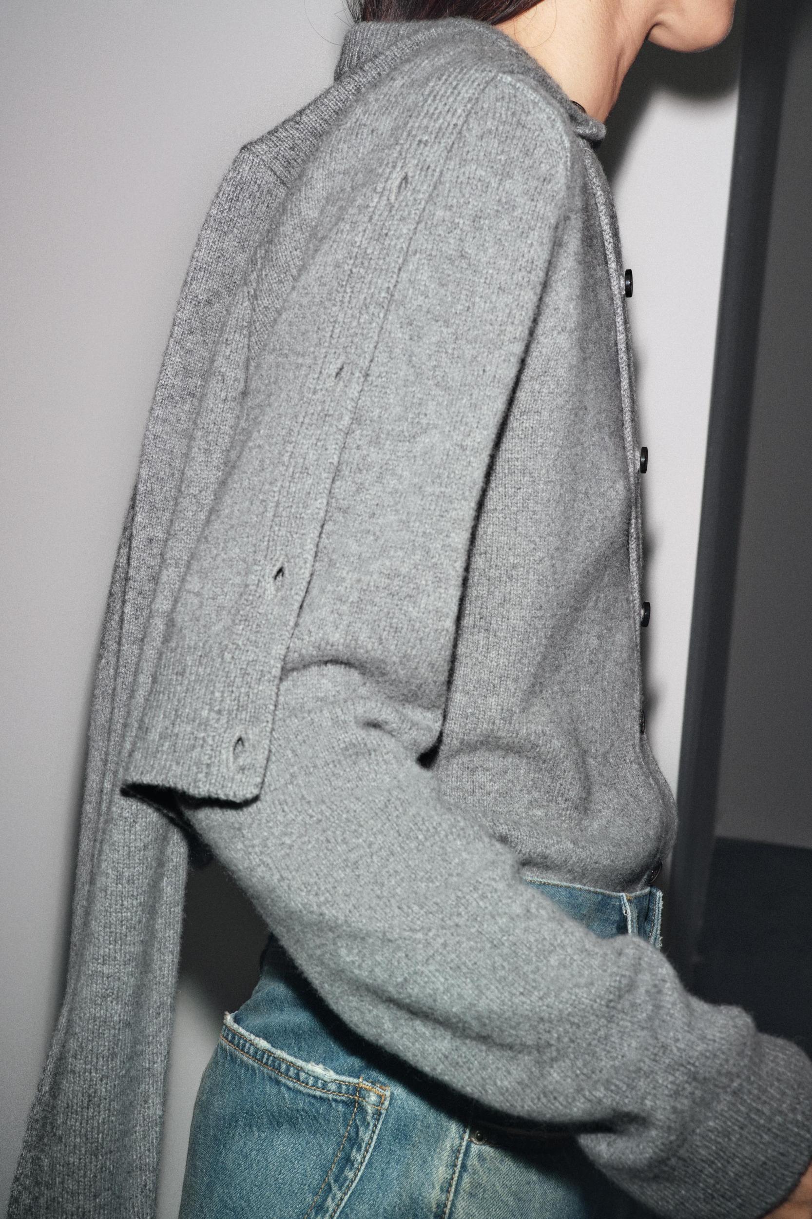 CASHMERE AND WOOL BASIC CARDIGAN Product Image