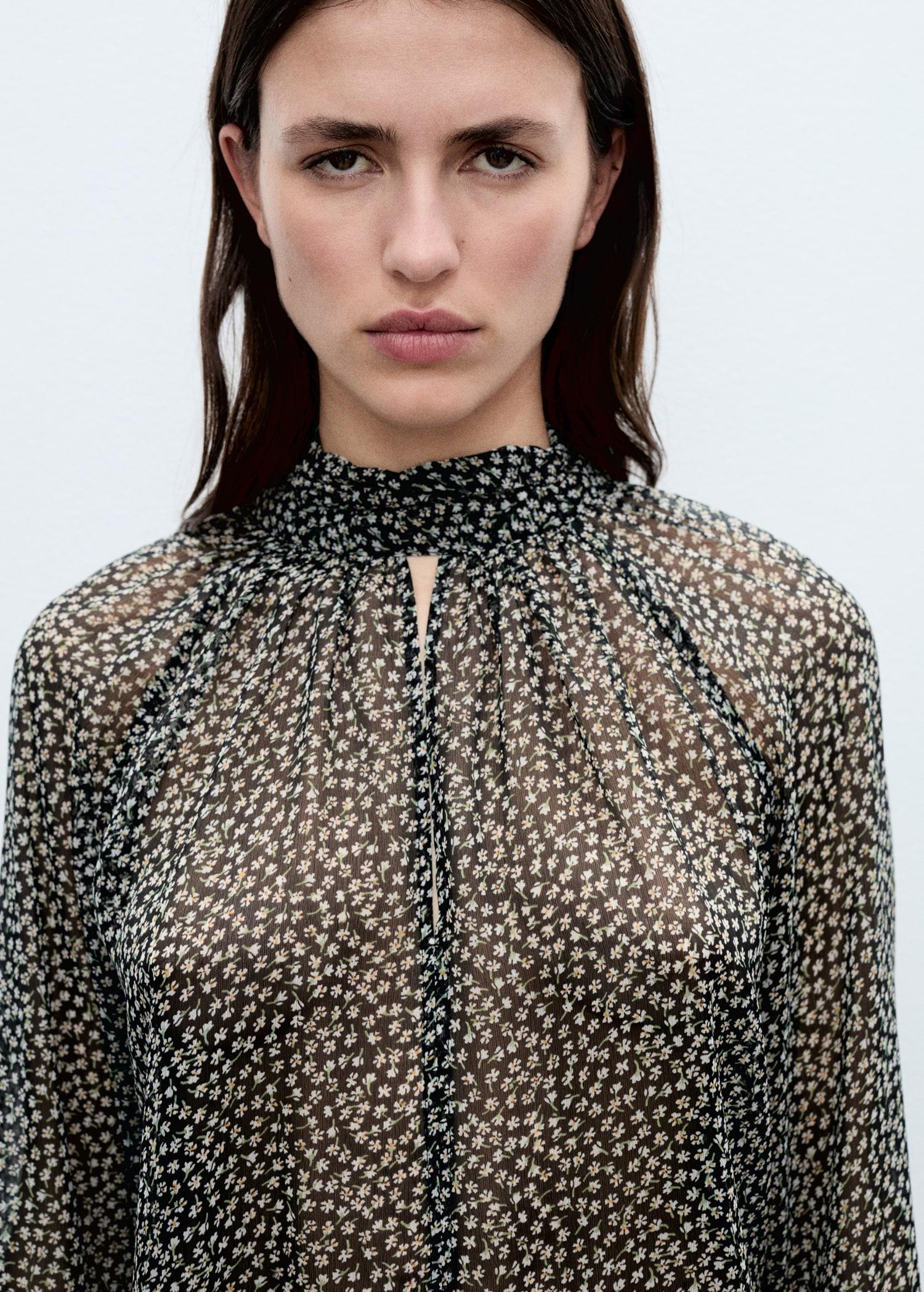 Floral-print blouse with ruffles - Women | MANGO USA Product Image