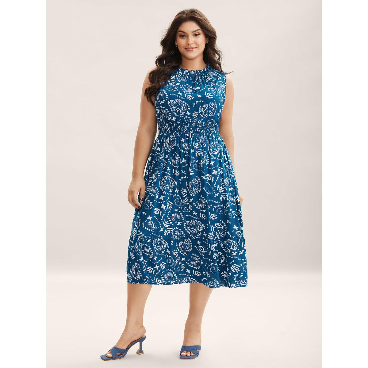 Plus Size Paisley Print Shirred Sleeveless Midi Dress Mediumblue Women Timeless Round Neck Sleeveless Curvy BloomChic 30/6X Product Image