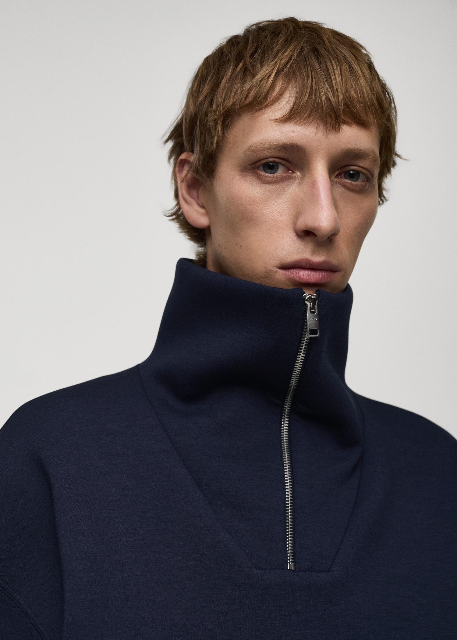 Relaxed-fit sweatshirt with zip collar - Men | MANGO USA Product Image