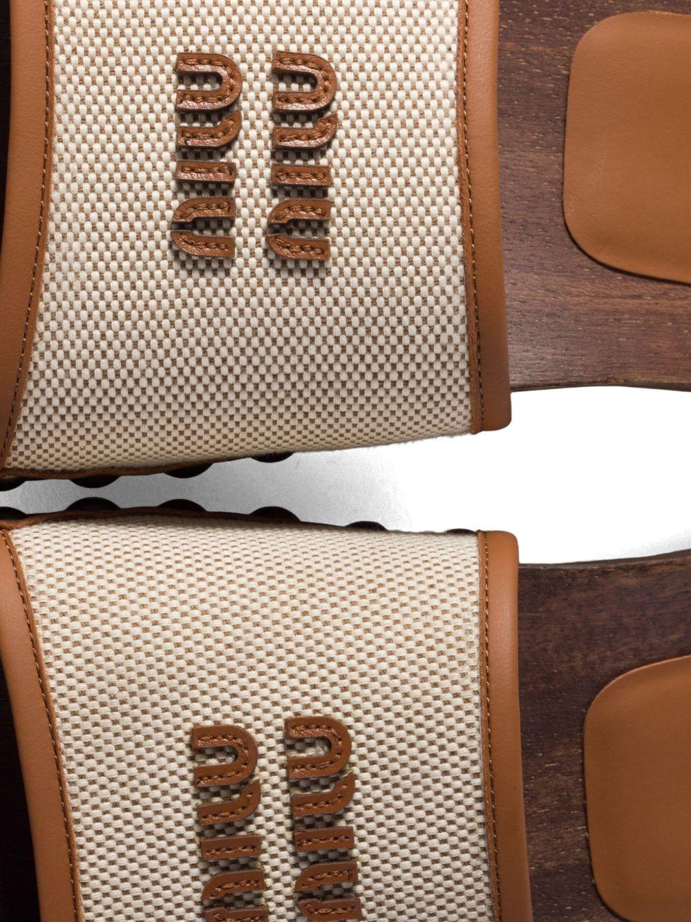 logo-embossed sandals Product Image