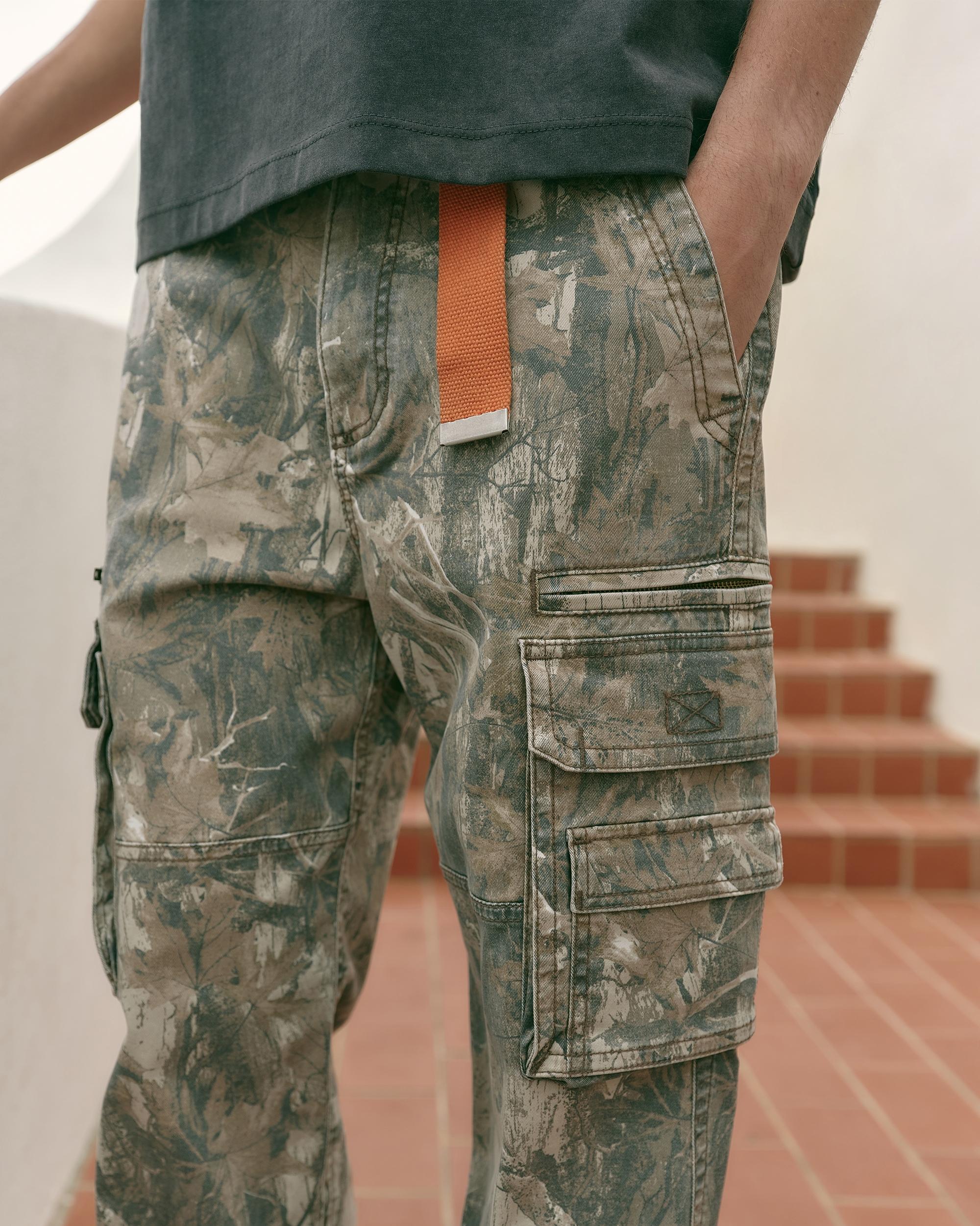 Heavyweight Loose Camo Cargo Pants Product Image