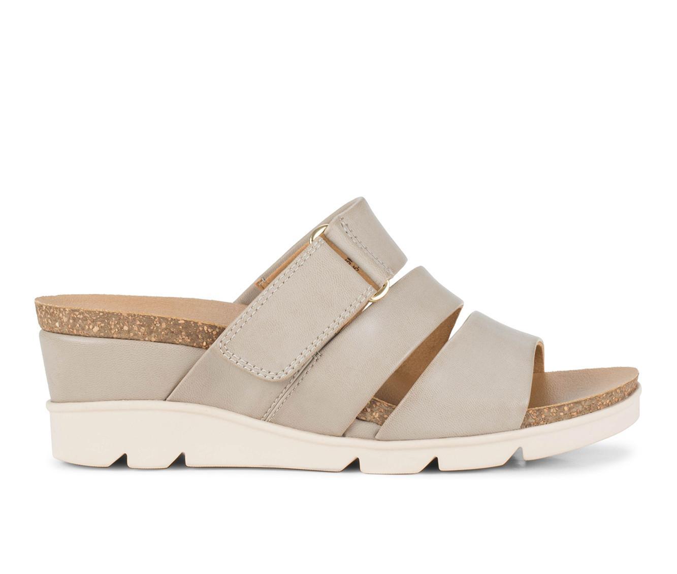 Women's Baretraps Michi Wedges Product Image
