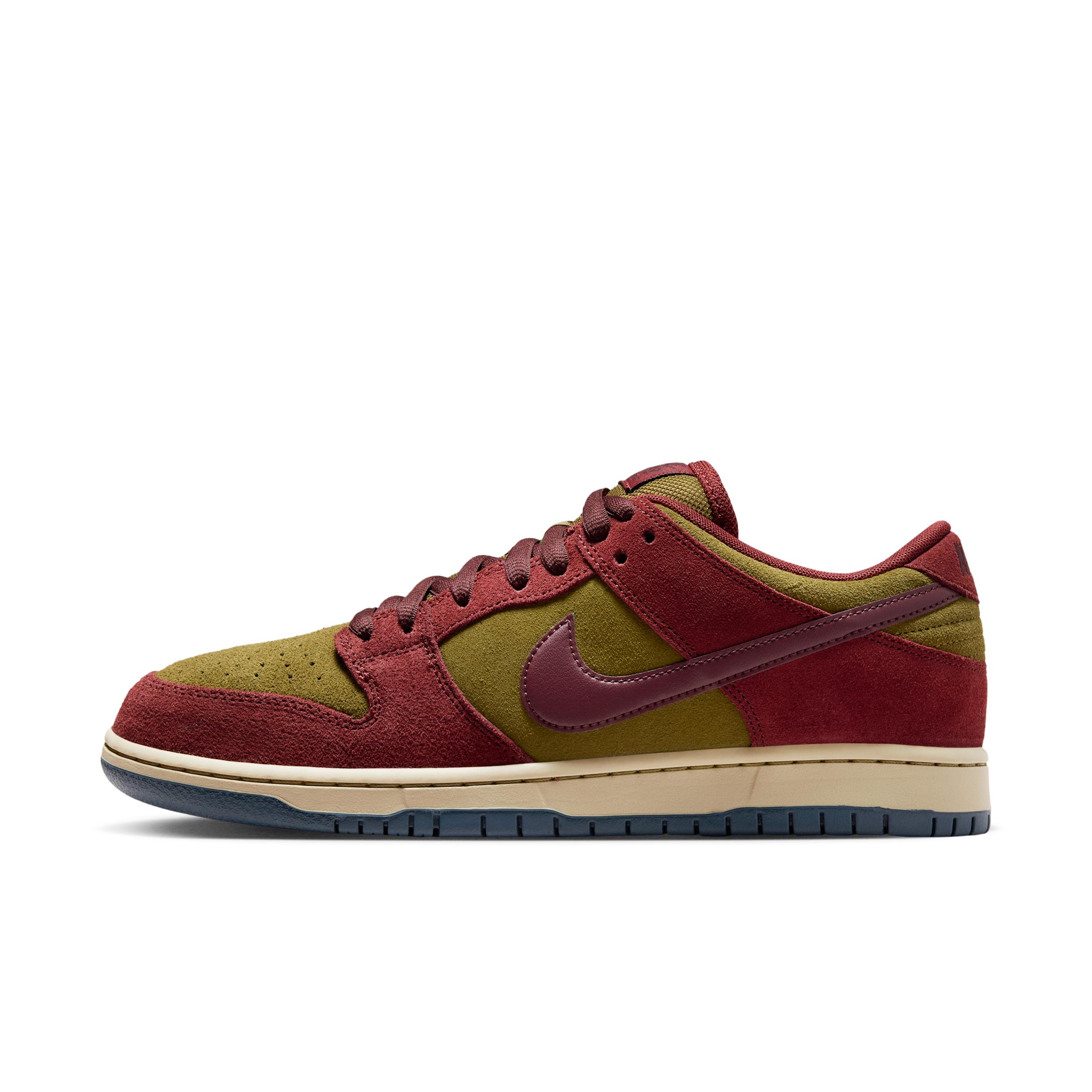 Men's Nike SB Dunk Low Pro Skate Shoes Product Image