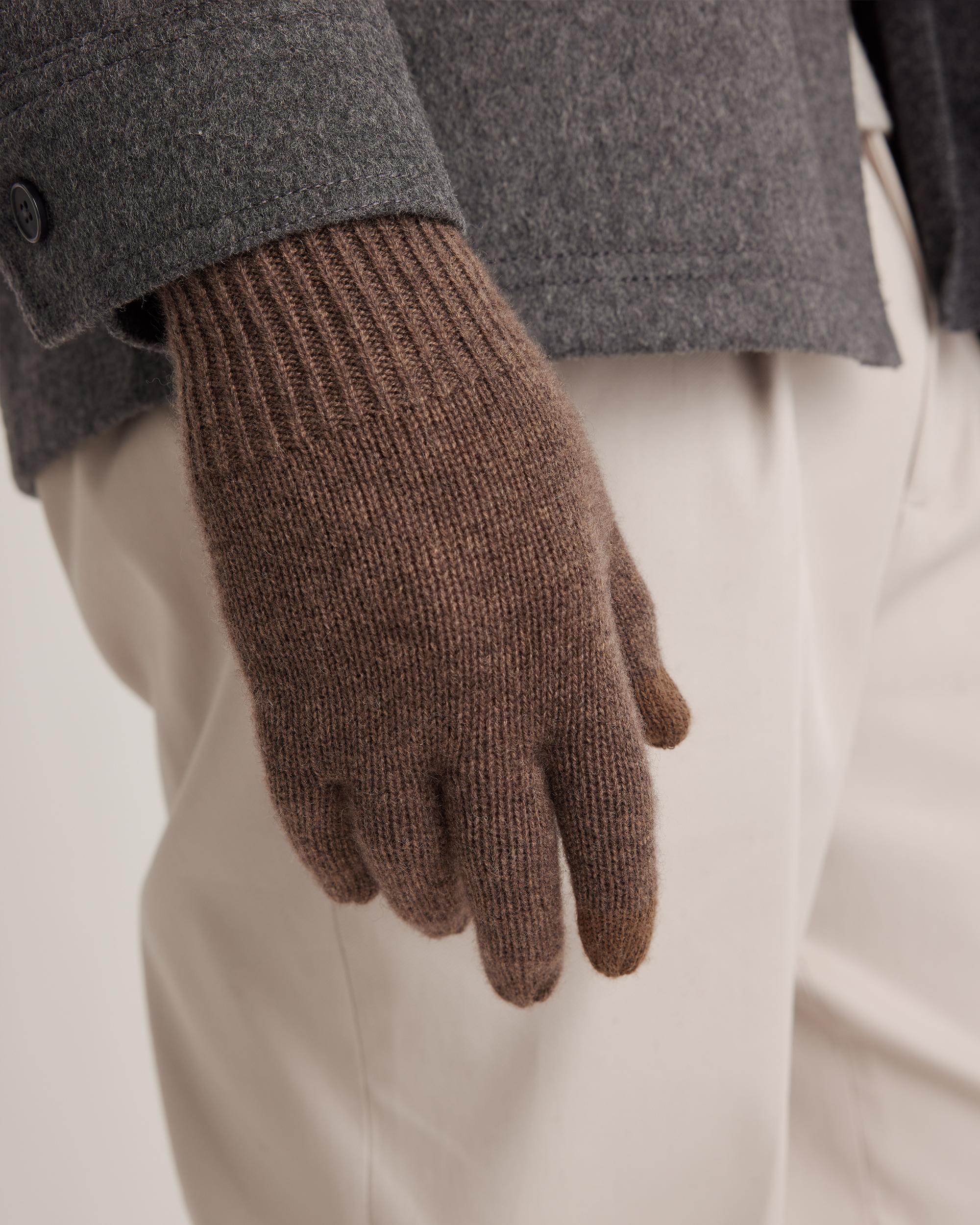 Quince | Women's Mongolian Cashmere Gloves Product Image
