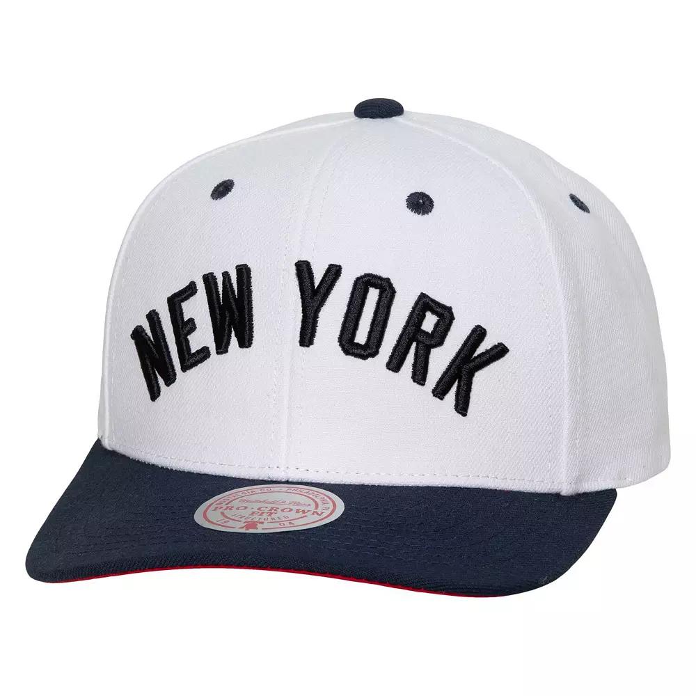Men's Mitchell & Ness White New York Yankees Cooperstown Collection Pro Crown Snapback Hat Product Image