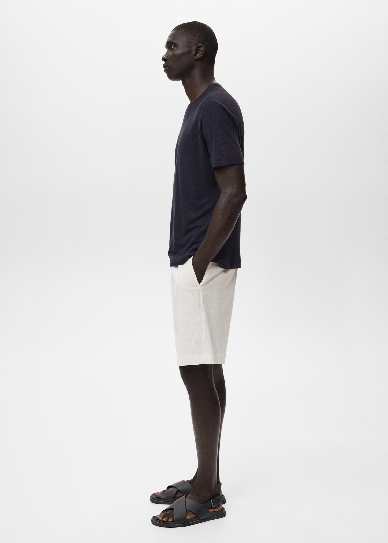 Slim-fit chino cotton bermuda shorts - Men | MANGO USA Product Image