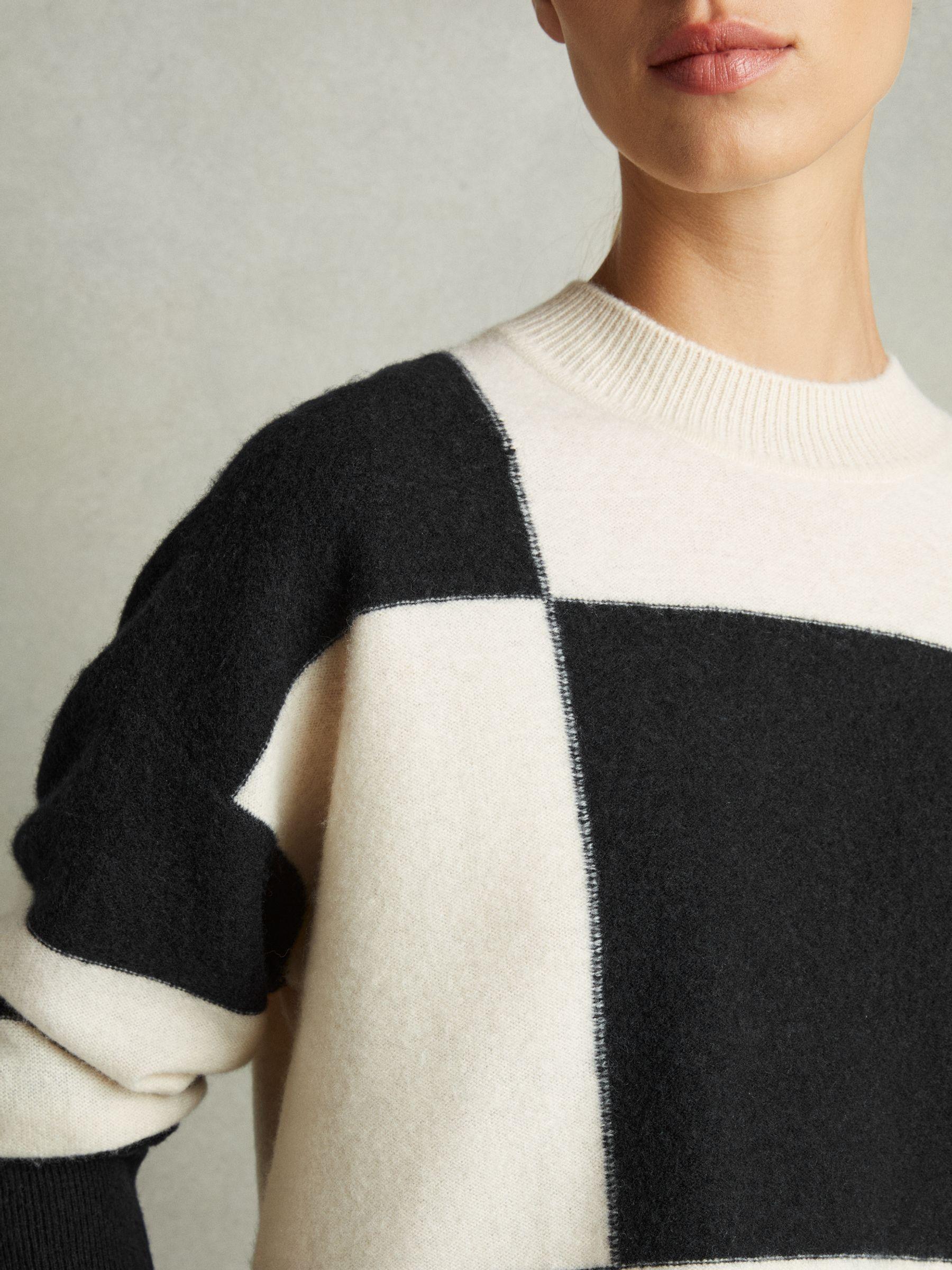 Wool-Cashmere Check-Intarsia Jumper in Black/White Product Image