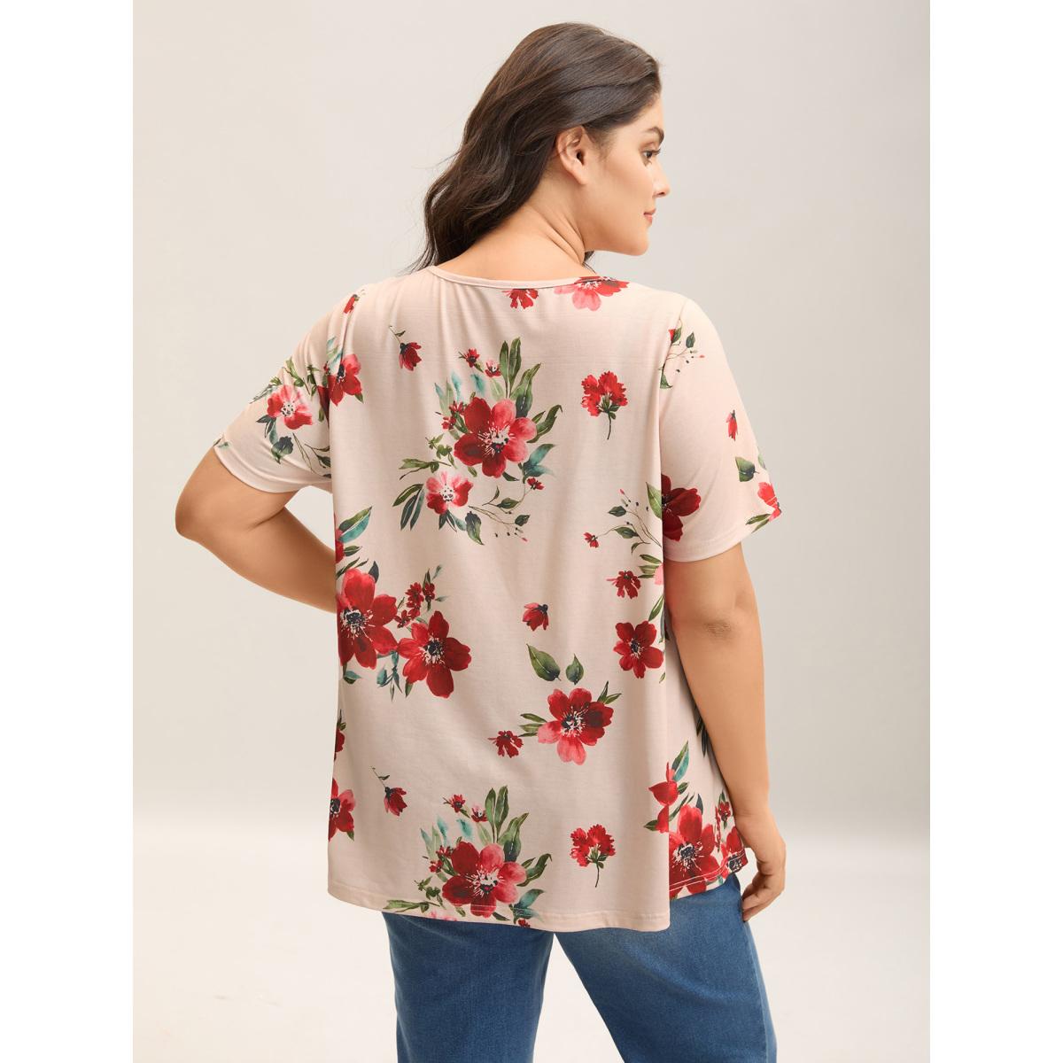 Plus Size Dreamy Floral Print Flowy Pleated T-Shirt Multicolor Women Leisure Gathered Natural Flowers Round Neck Casual T-shirts BloomChic 28/5X Product Image
