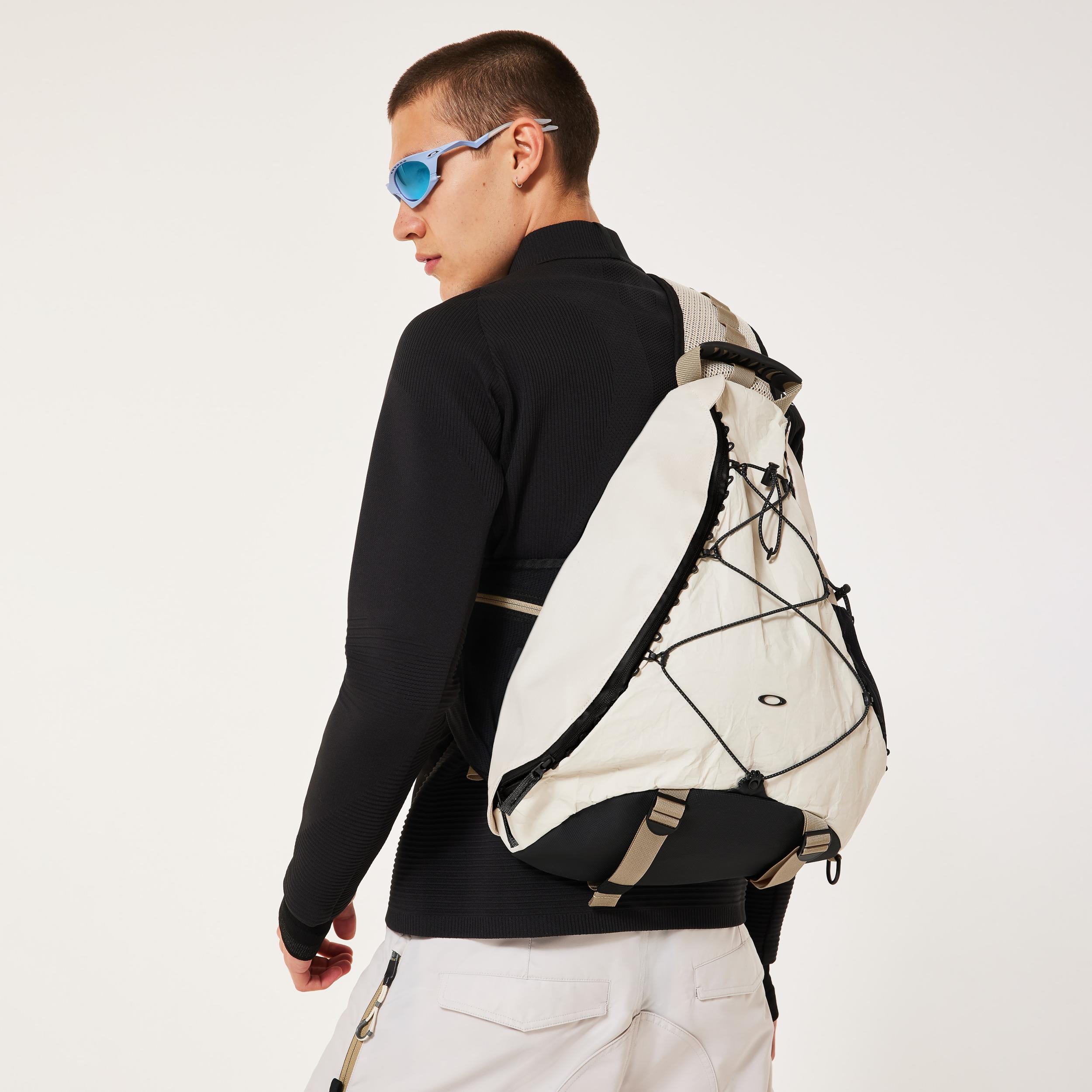 Oakley Men's Latitude Sling Pack Product Image