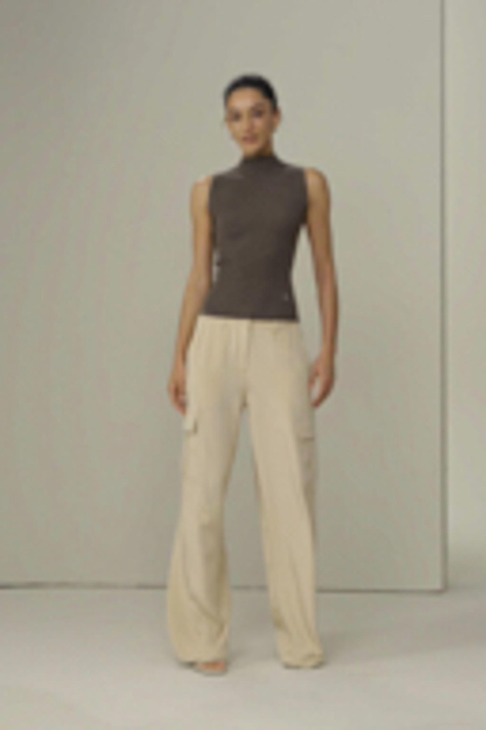 Seamless Knit Washable-Wool Vest Product Image