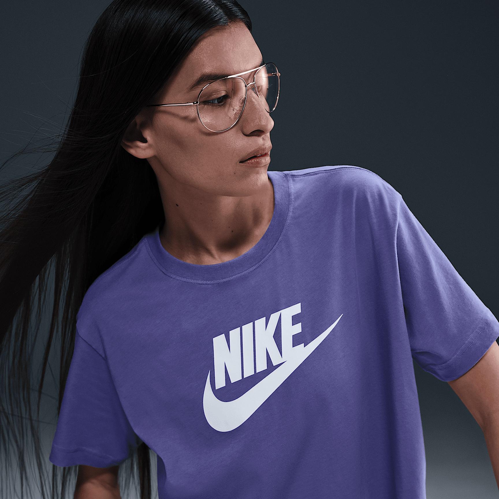 Women's Nike Sportswear Essential Cropped Logo T-Shirt Product Image