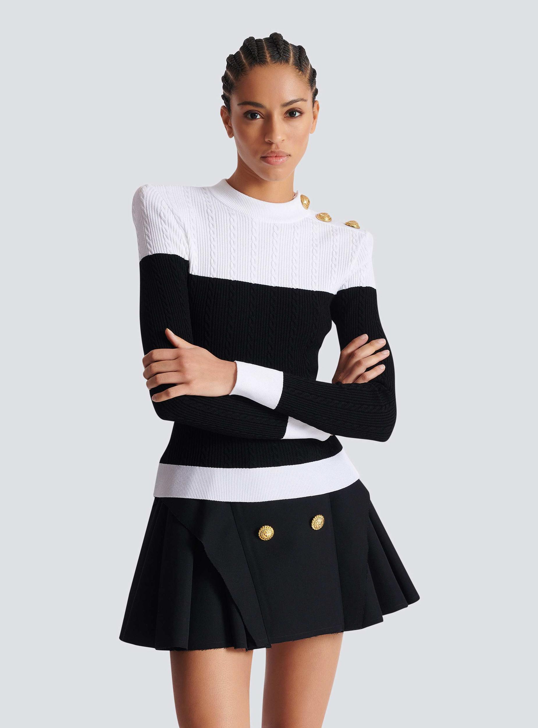 Long-sleeved two-tone knit top Product Image