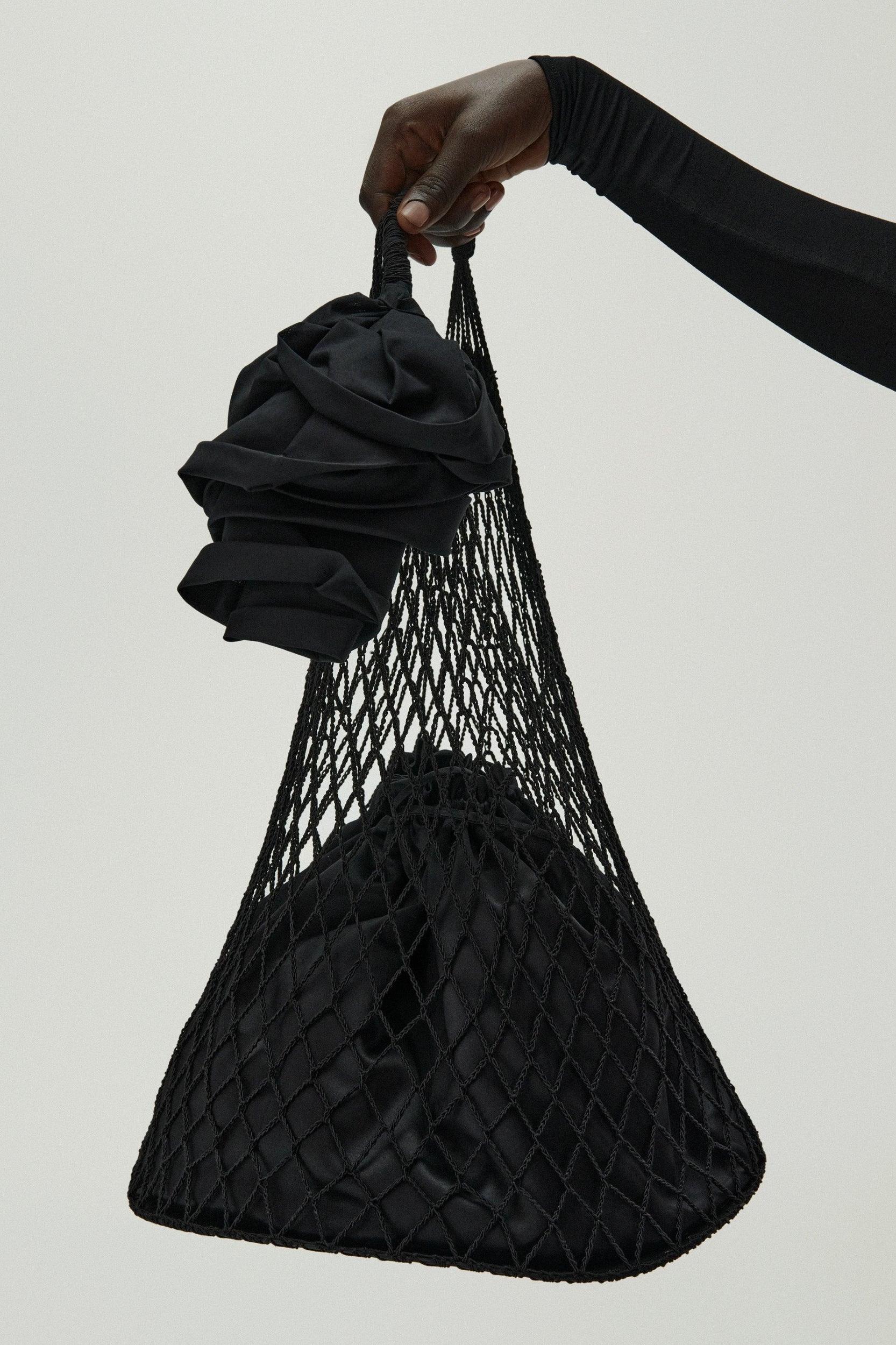 Maxi Devana bag in black Product Image