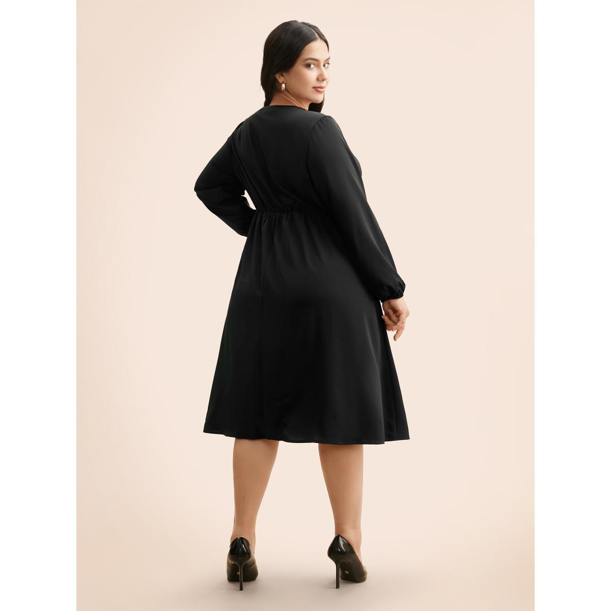 Plus Size Crew Neck Contrast Pleated Dress Black Women At the Office Contrast Round Neck Long Sleeve Curvy BloomChic 28/5X Product Image
