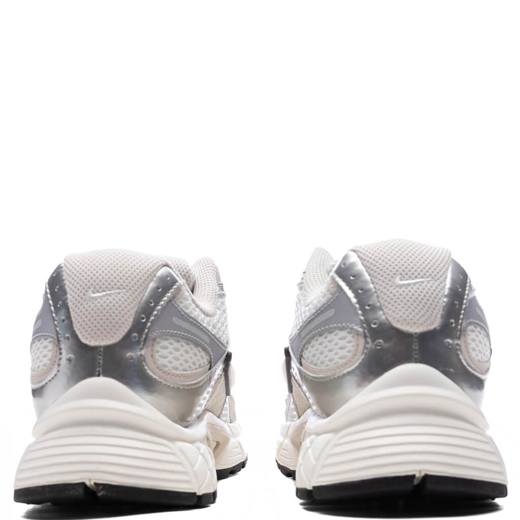 Women's V5 RNR - Summit White/Light Orewood Brown/Sail/Black Female Product Image