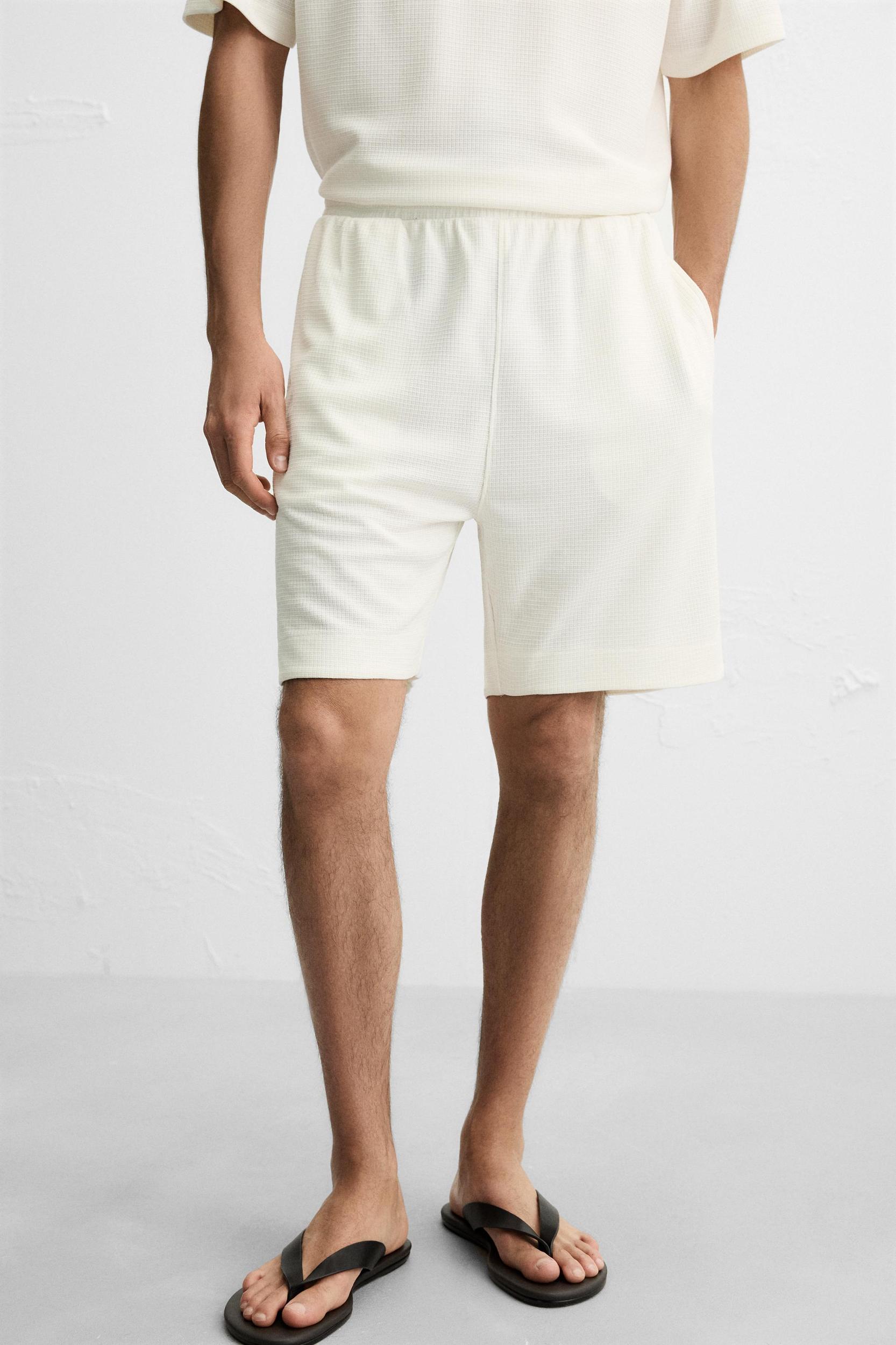 CHECKERED TEXTURED SHORTS Product Image