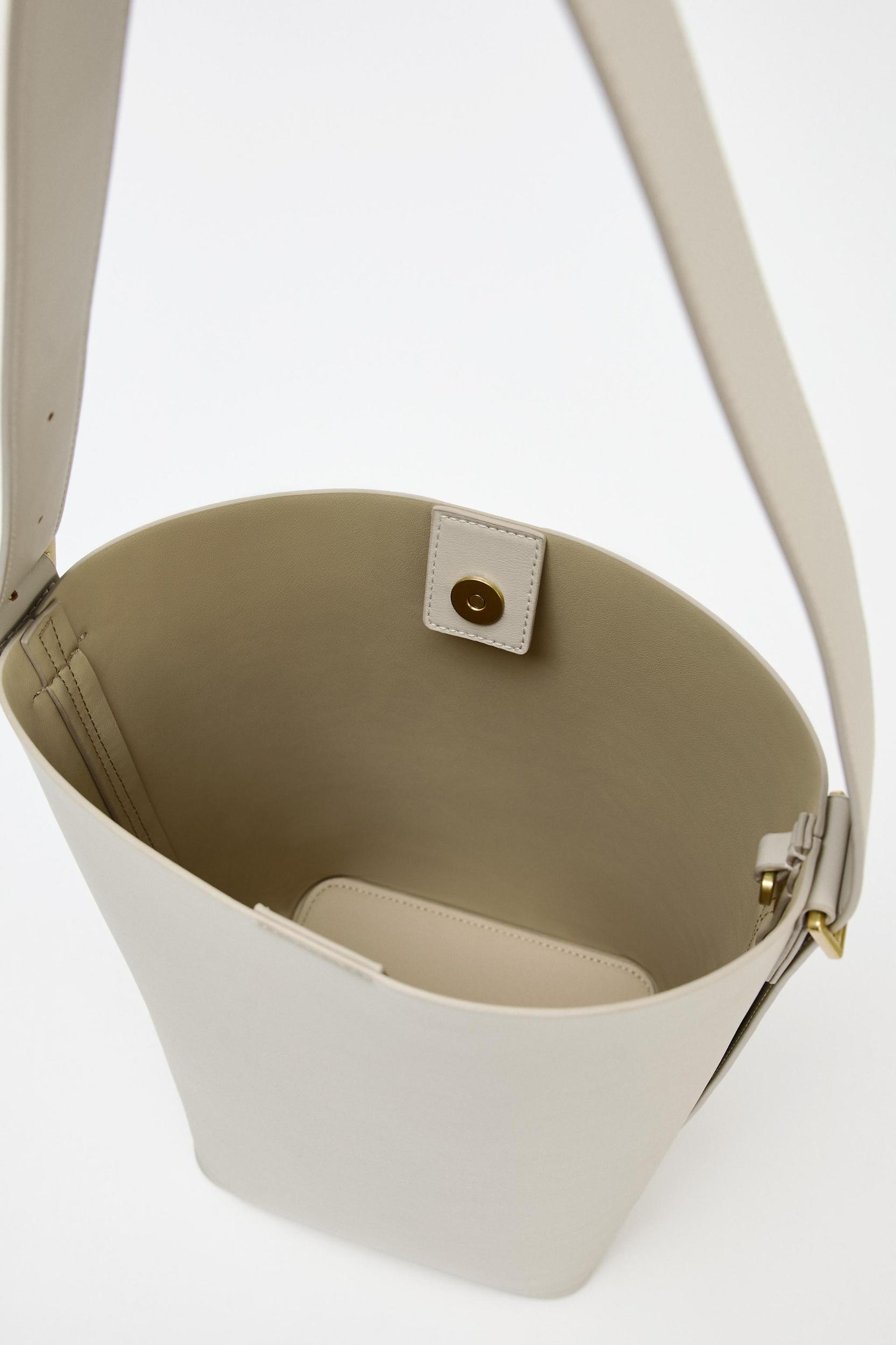 LARGE BUCKET BAG Product Image