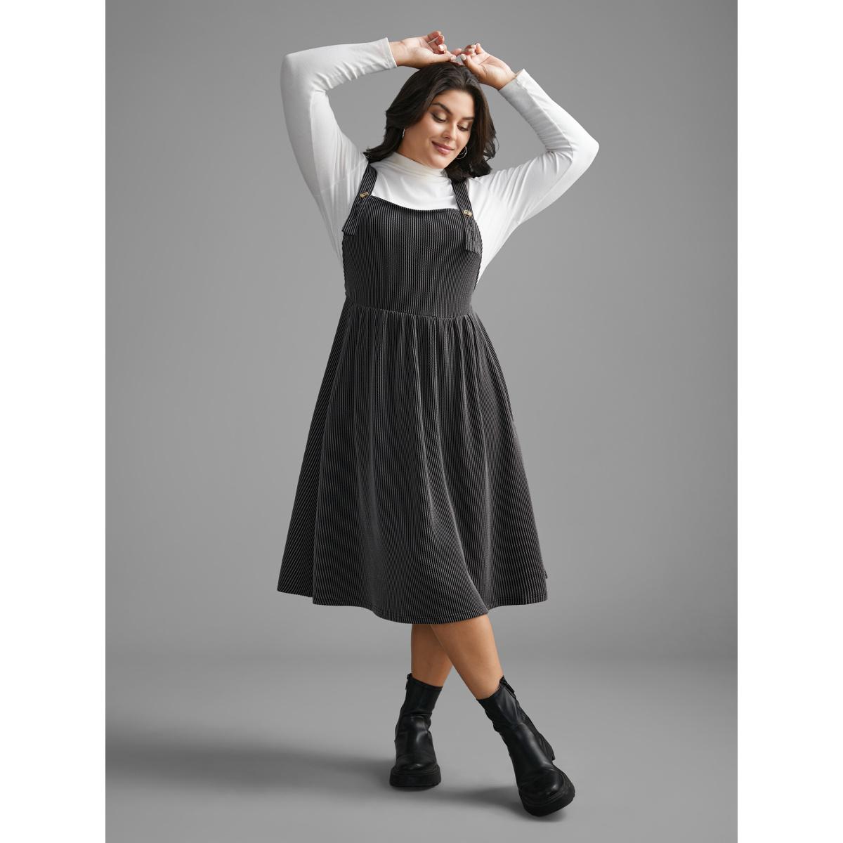 Plus Size Texture Square Neck Midi Dress Black Women Casual Texture Square Neck Sleeveless Curvy BloomChic 26/4X Product Image