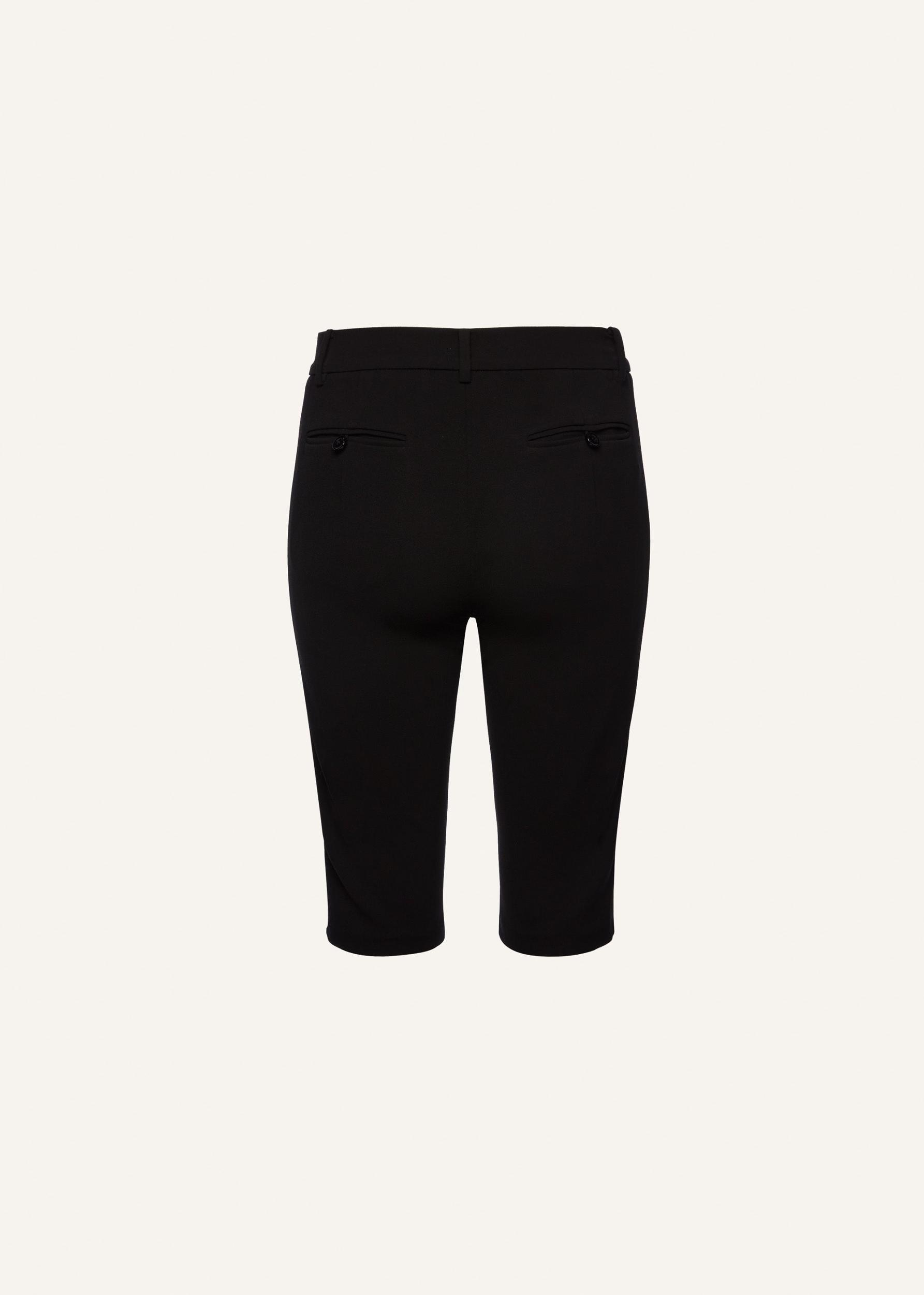 Cropped bicycle trousers in black Product Image