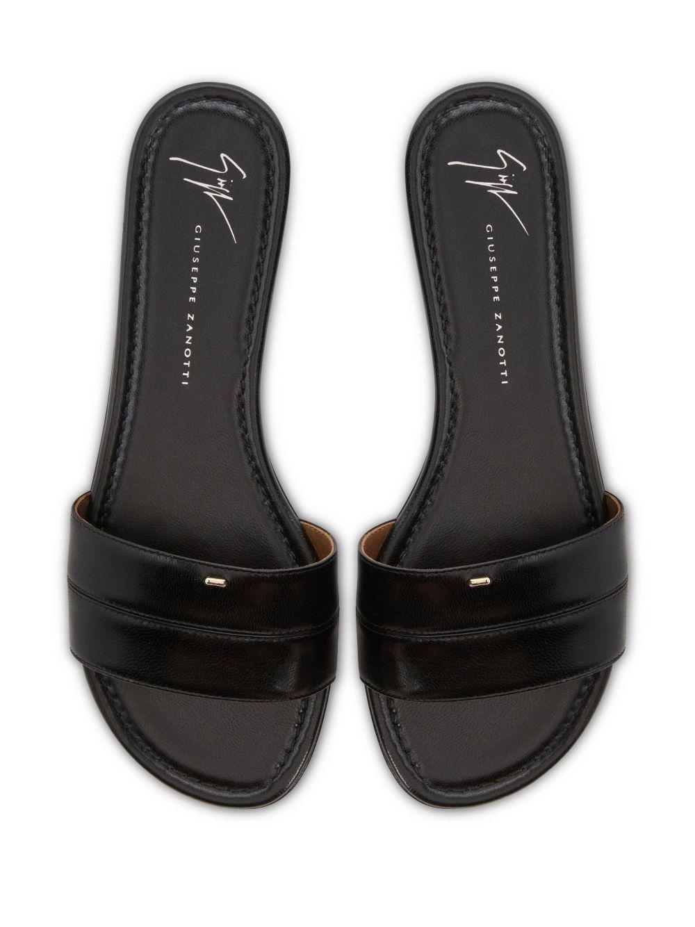Clothie sandals Product Image