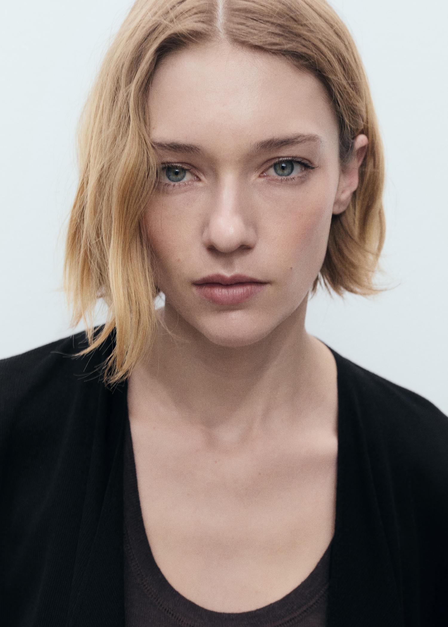 Knitted cropped cardigan - Women | MANGO USA Product Image