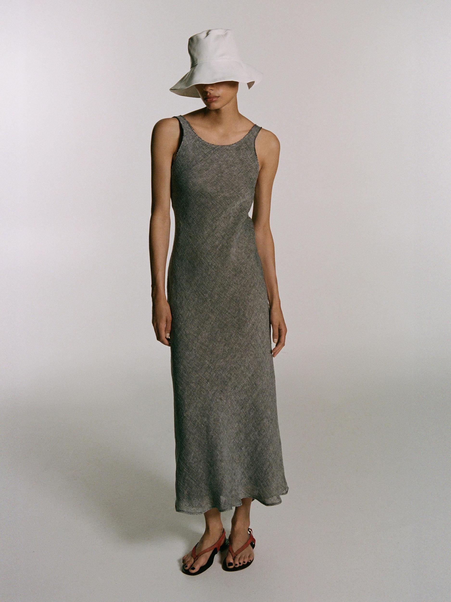 Linen fluid sleeveless dress Product Image