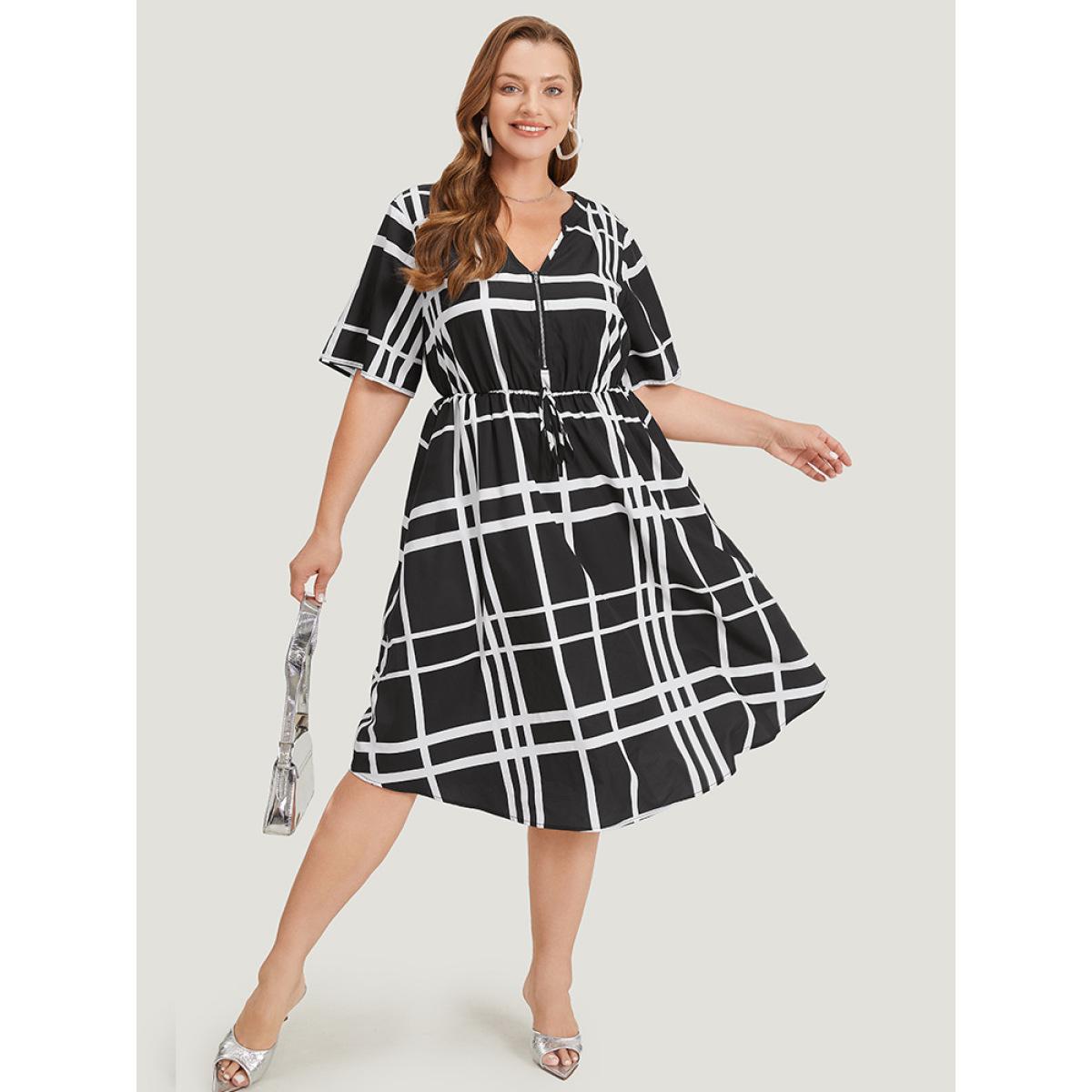 Plus Size Plaid Knot Front Pocket Arc Hem Zipper Dress Black Women Office Arc Hem V-neck Short sleeve Curvy Midi Dress BloomChic 26/4X Product Image