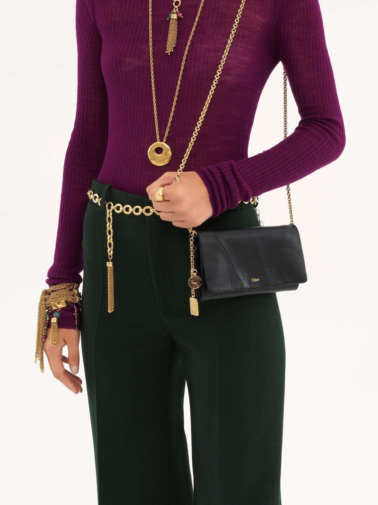 Chloé Spin flap wallet on chain in grained leather Product Image