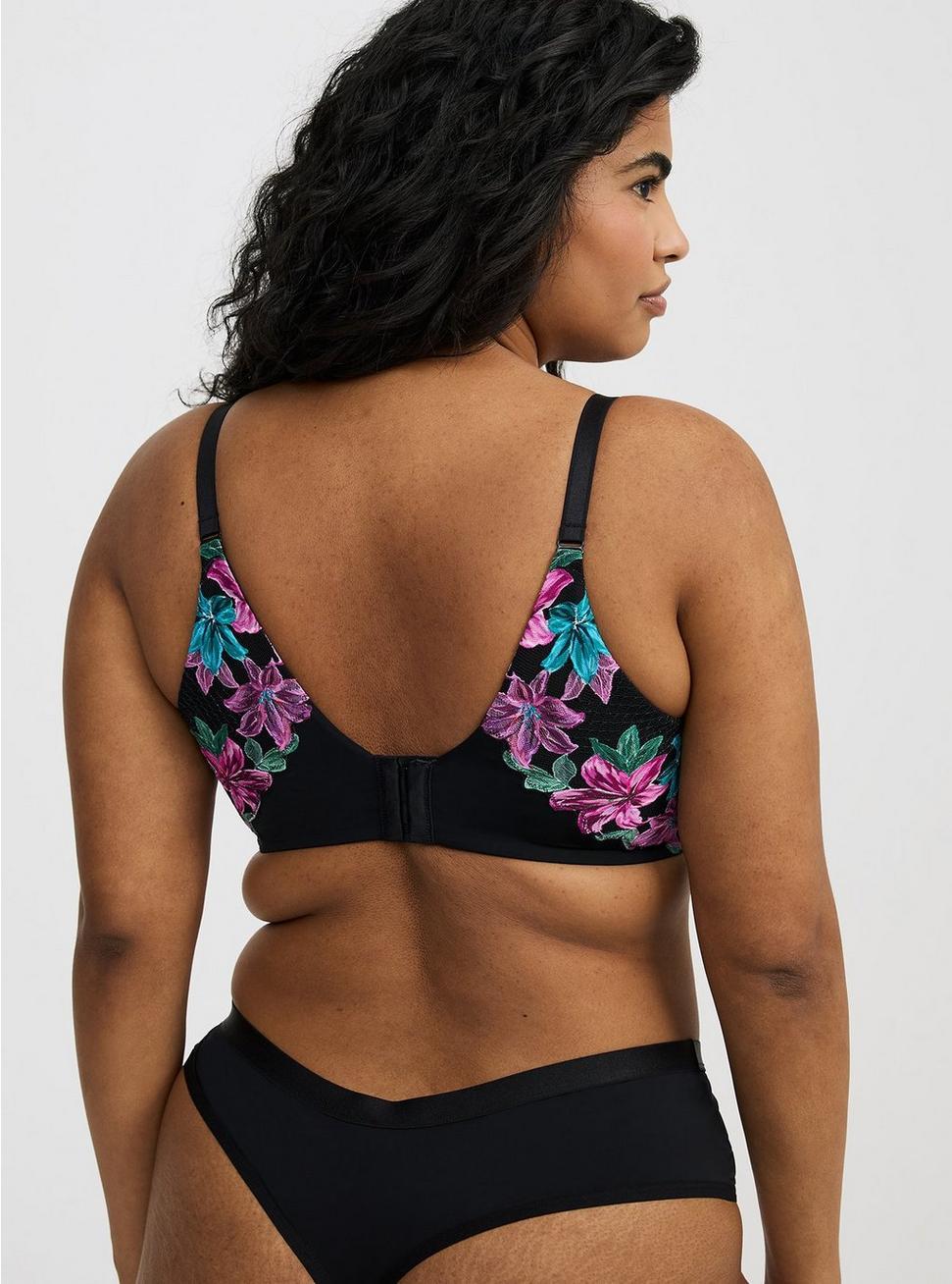 Mid-Rise Nova Lace Thong Panty Product Image