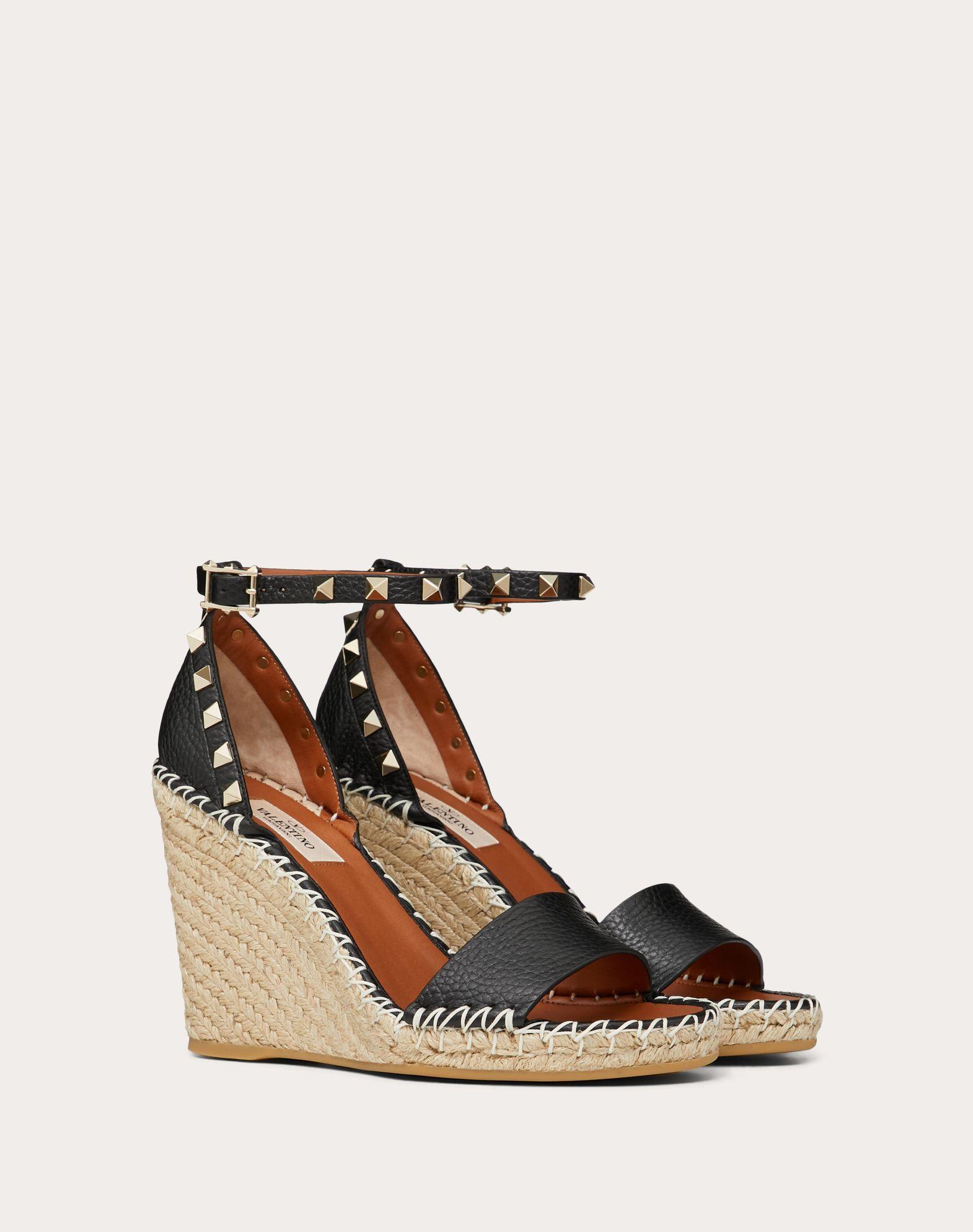 DOUBLE ROCKSTUD GRAINY CALFSKIN WEDGE SANDAL 105 MM Product Image