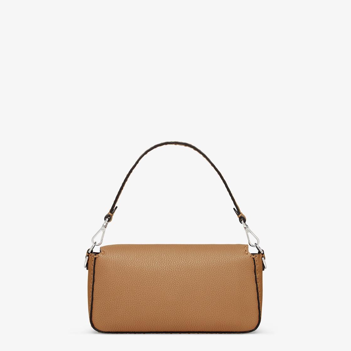 BaguetteCappuccino-colored Selleria bag with 612 hand-sewn stitches Product Image